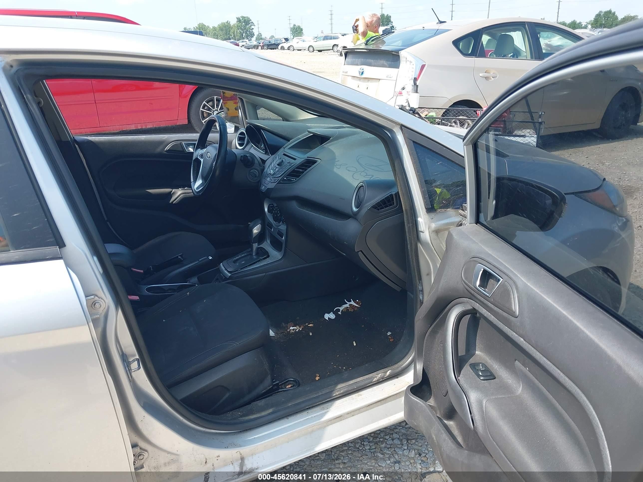 2014 Ford Fiesta Se Серебряный vin: 3FADP4BJ3EM163052