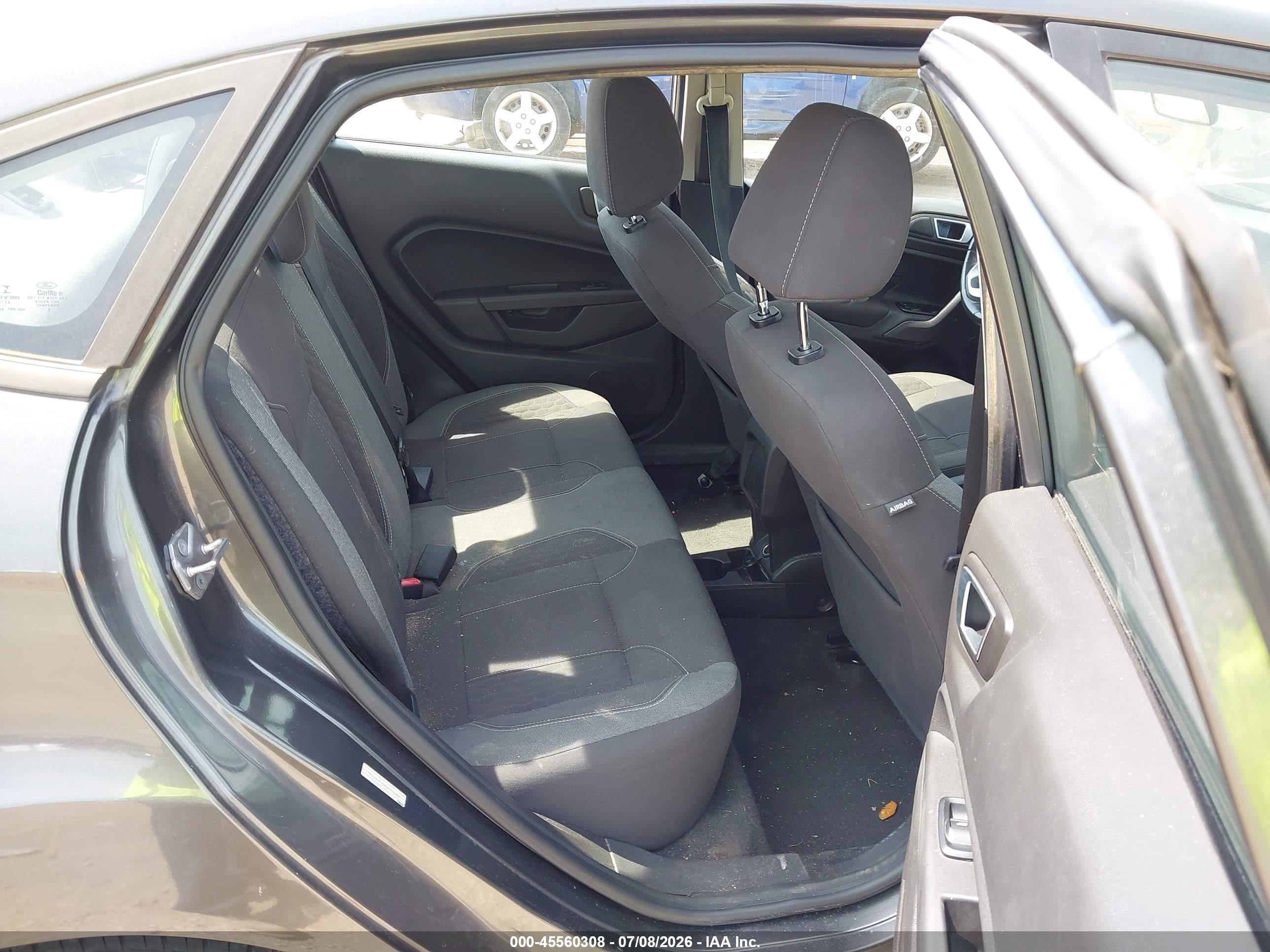 2015 Ford Fiesta Se Серый vin: 3FADP4BJ3FM107498