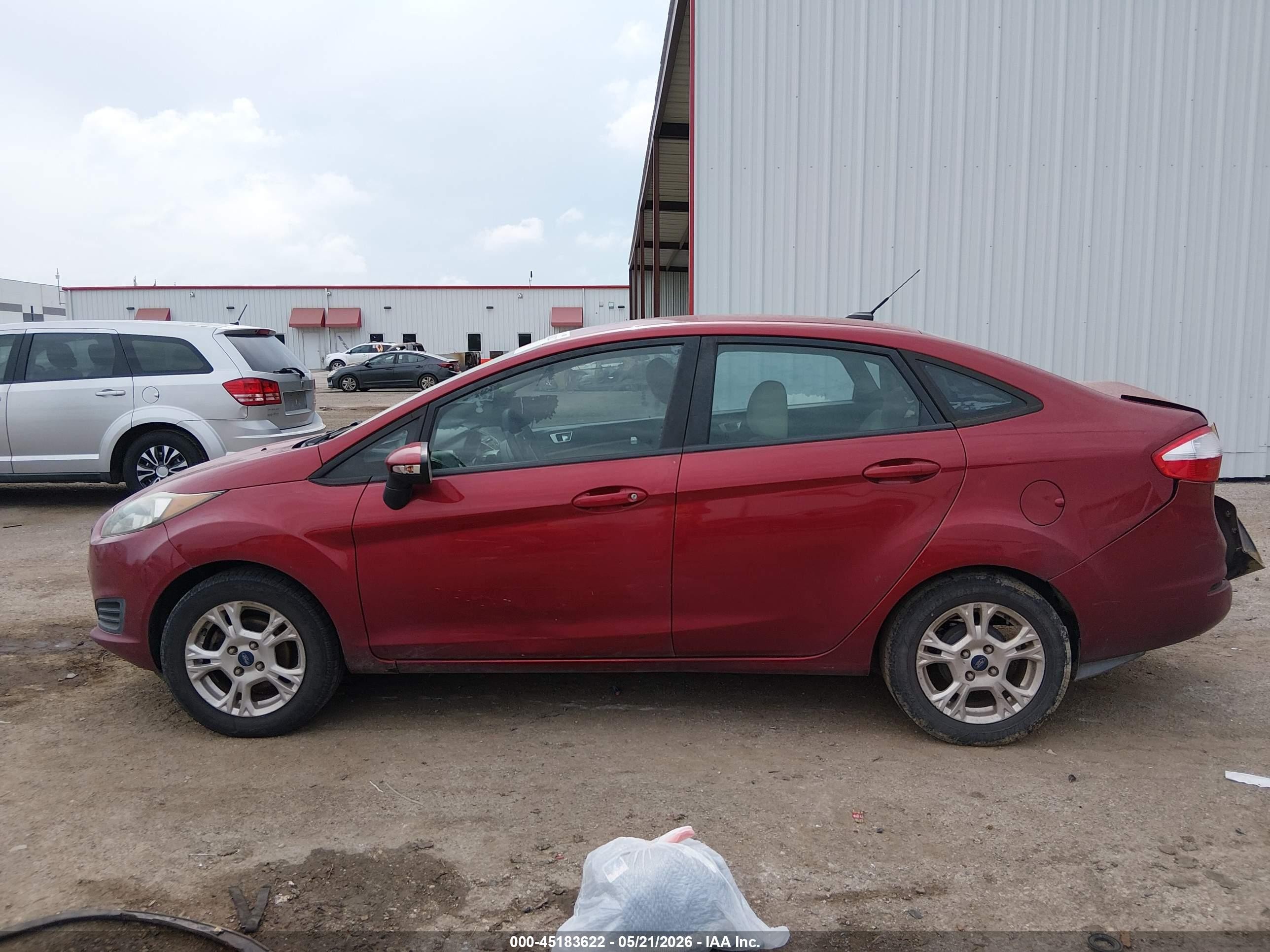 2015 Ford Fiesta Se Red vin: 3FADP4BJ3FM110515