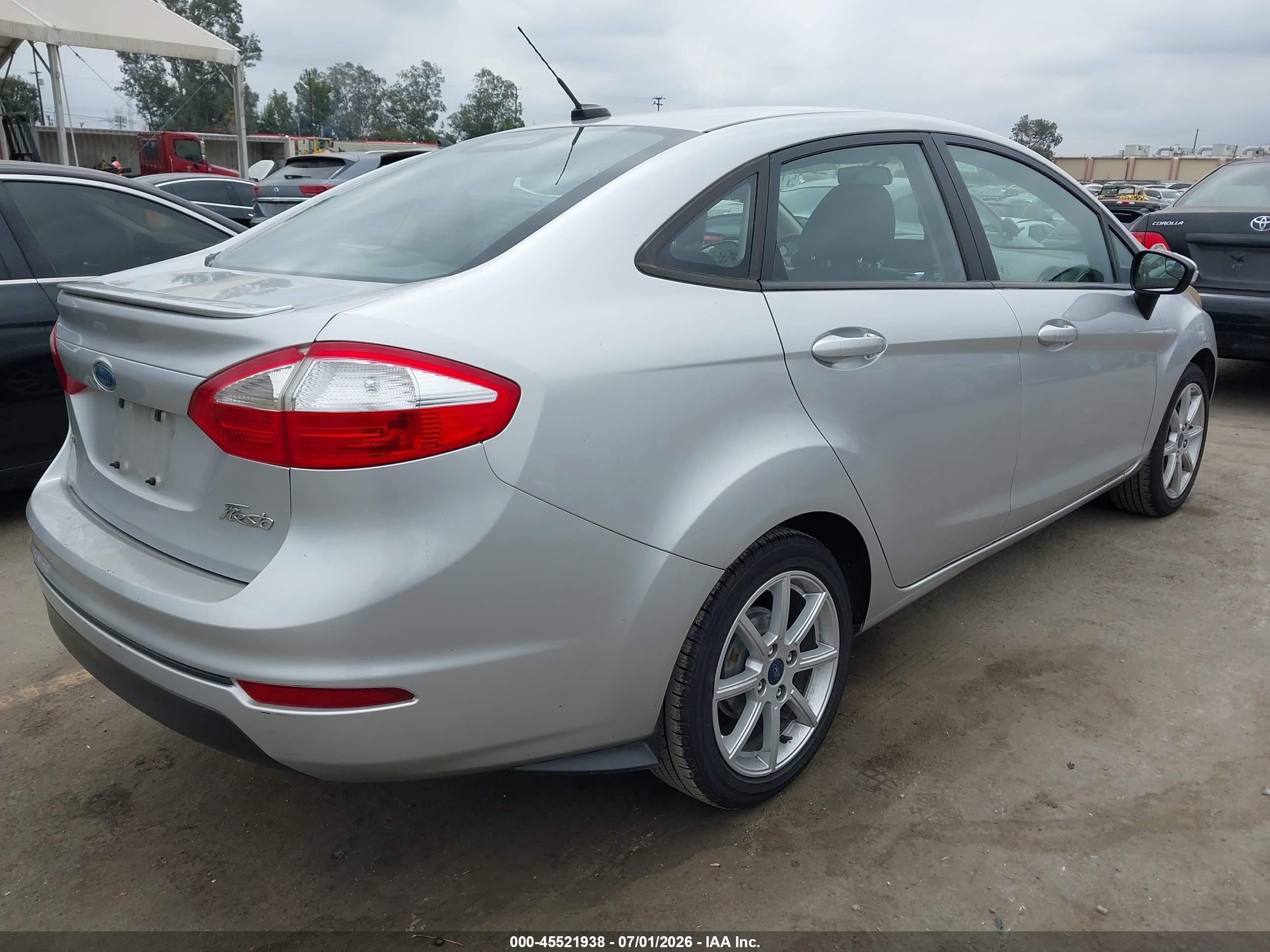 2015 Ford Fiesta Se Silver vin: 3FADP4BJ3FM129632