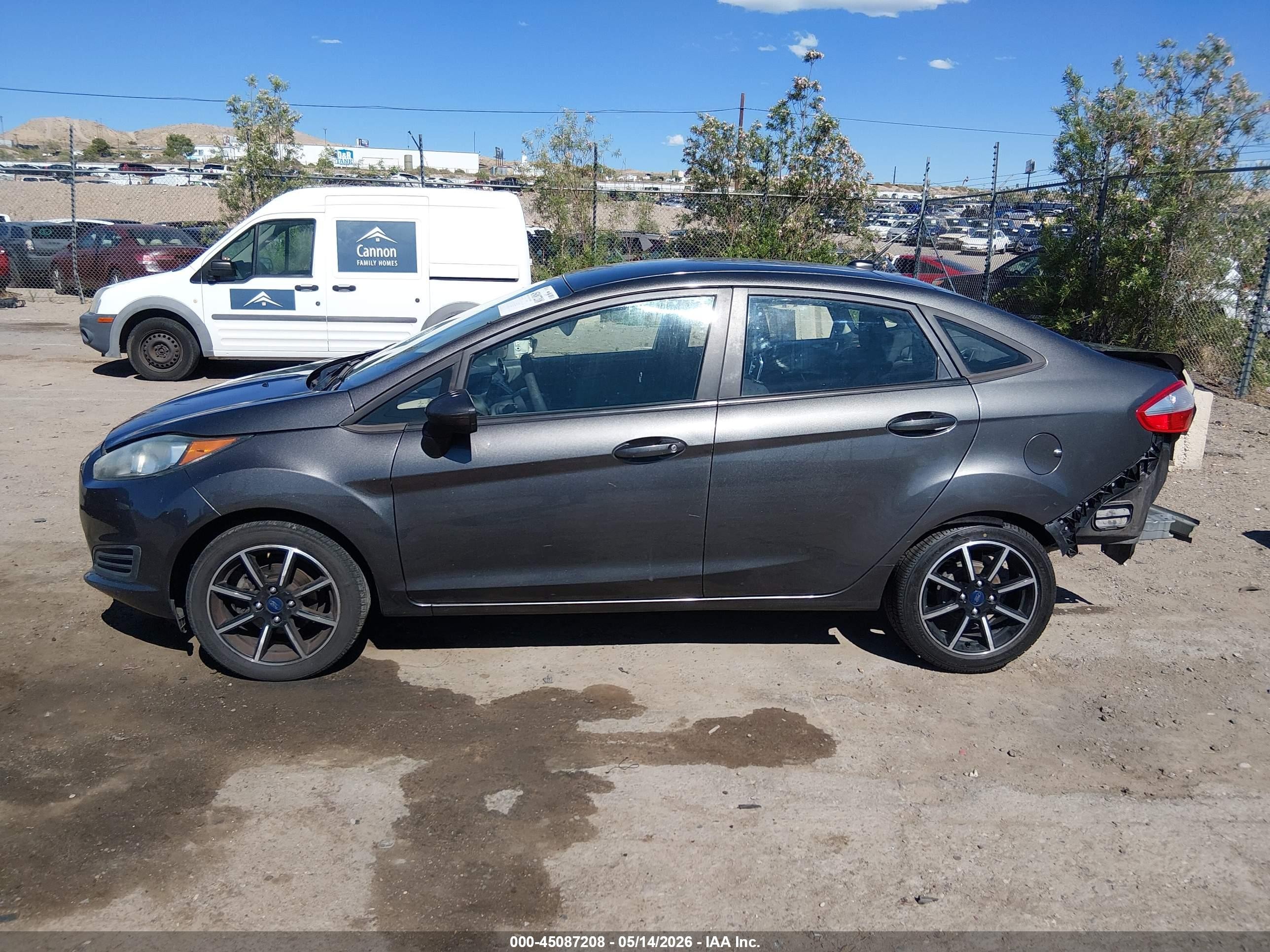 2018 Ford Fiesta Se Gray vin: 3FADP4BJ3JM104867