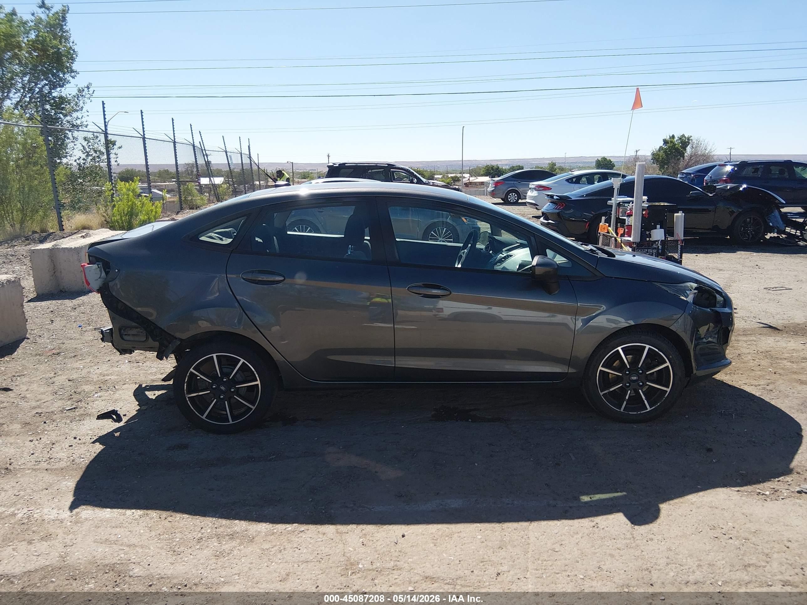 2018 Ford Fiesta Se Gray vin: 3FADP4BJ3JM104867