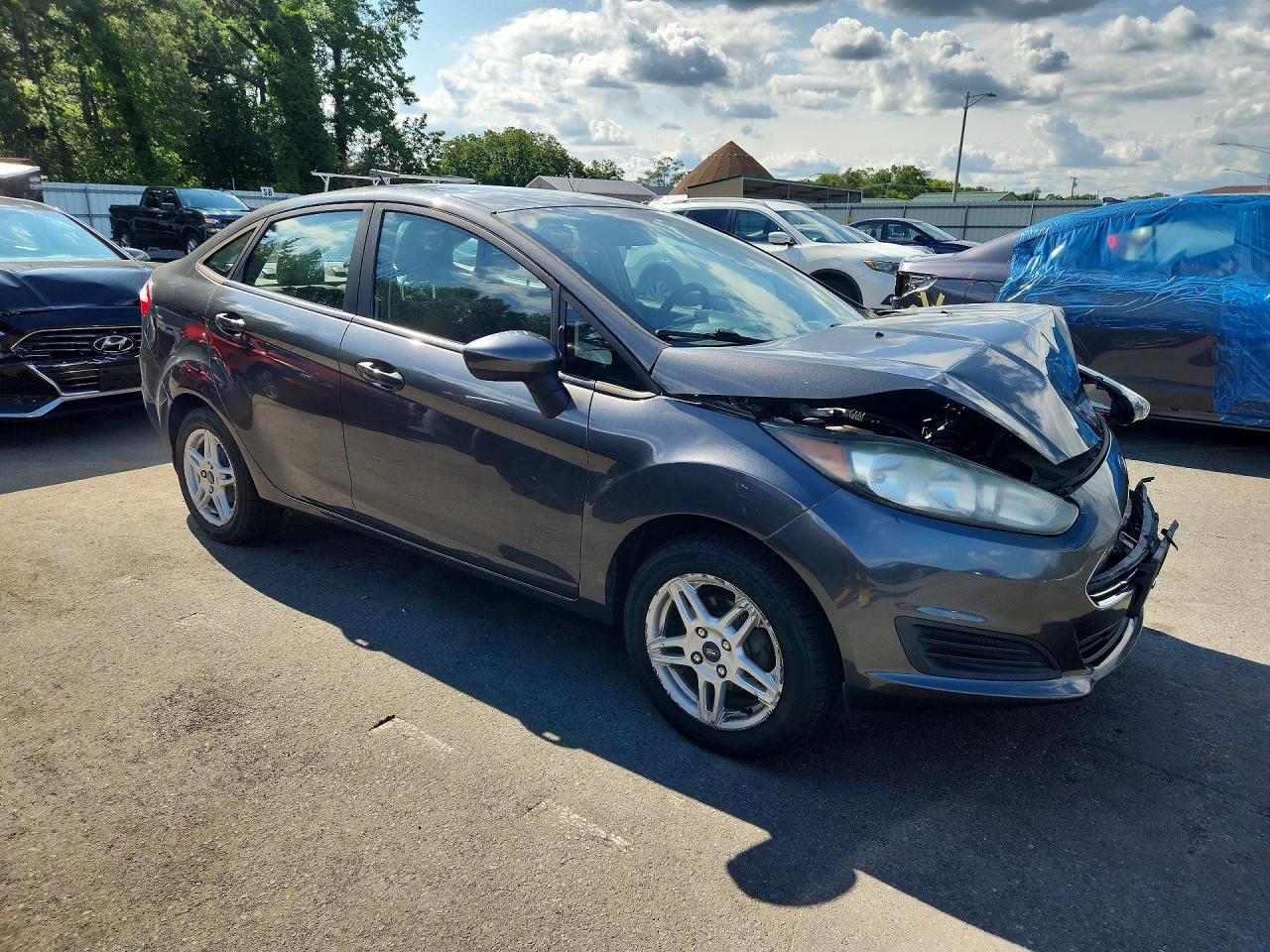 2018 Ford Fiesta Se Gray vin: 3FADP4BJ3JM125931