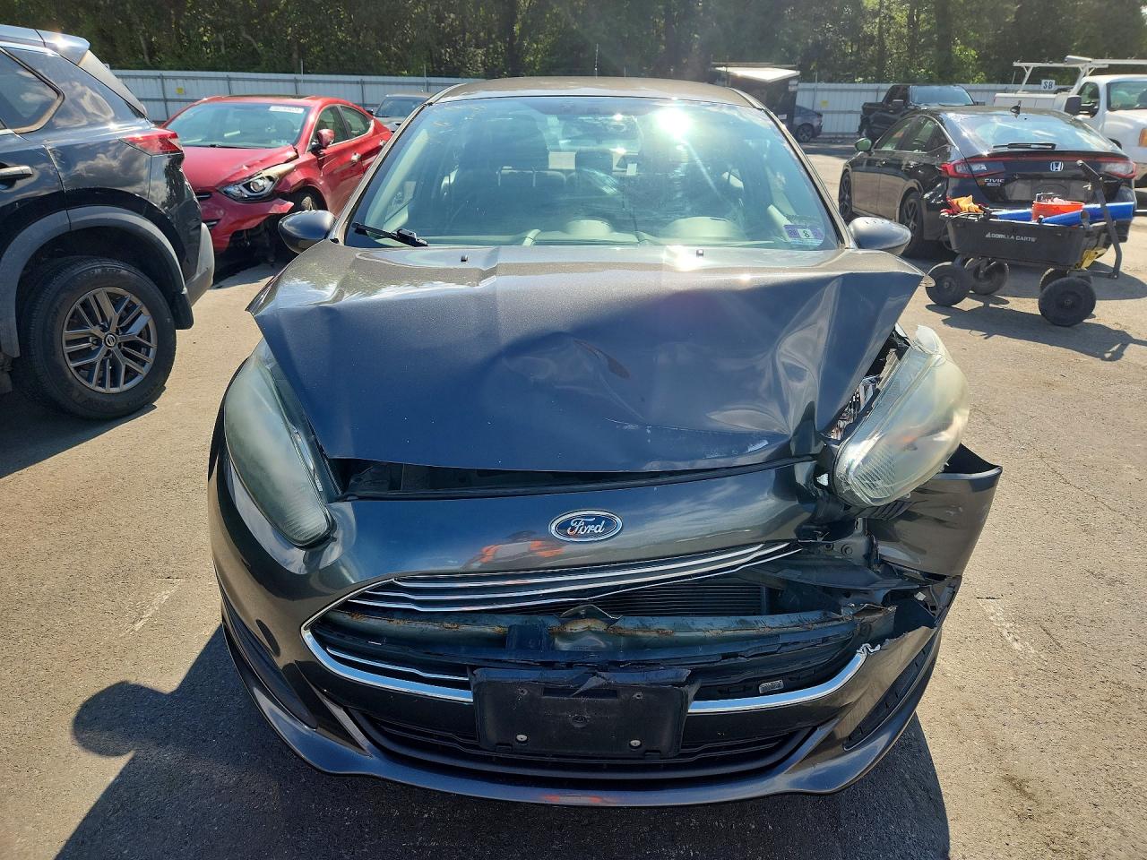 2018 Ford Fiesta Se Gray vin: 3FADP4BJ3JM125931
