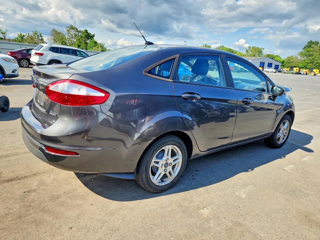 2018 Ford Fiesta Se Gray vin: 3FADP4BJ3JM125931