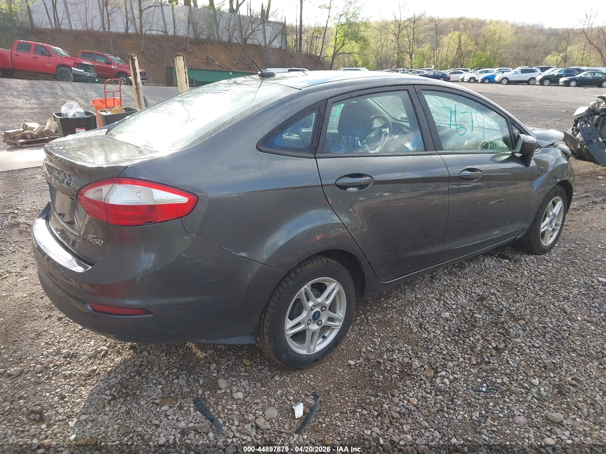 2018 Ford Fiesta Se Gray vin: 3FADP4BJ3JM126223