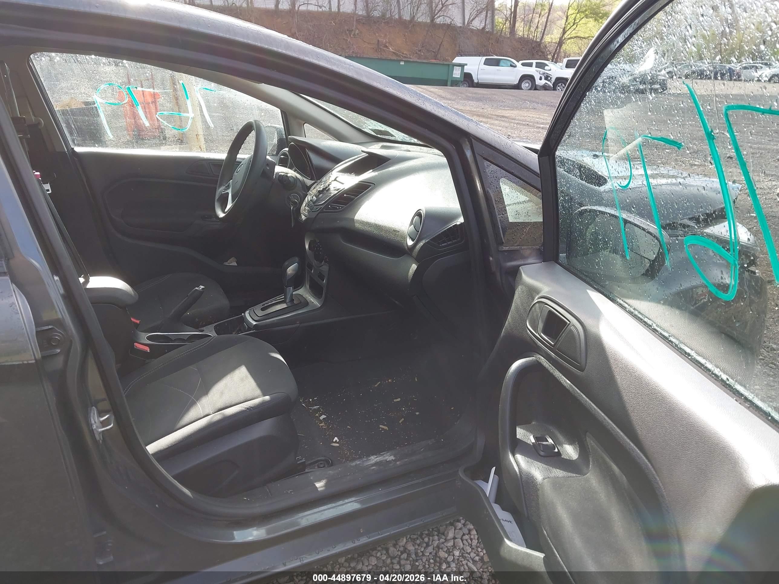 2018 Ford Fiesta Se Gray vin: 3FADP4BJ3JM126223