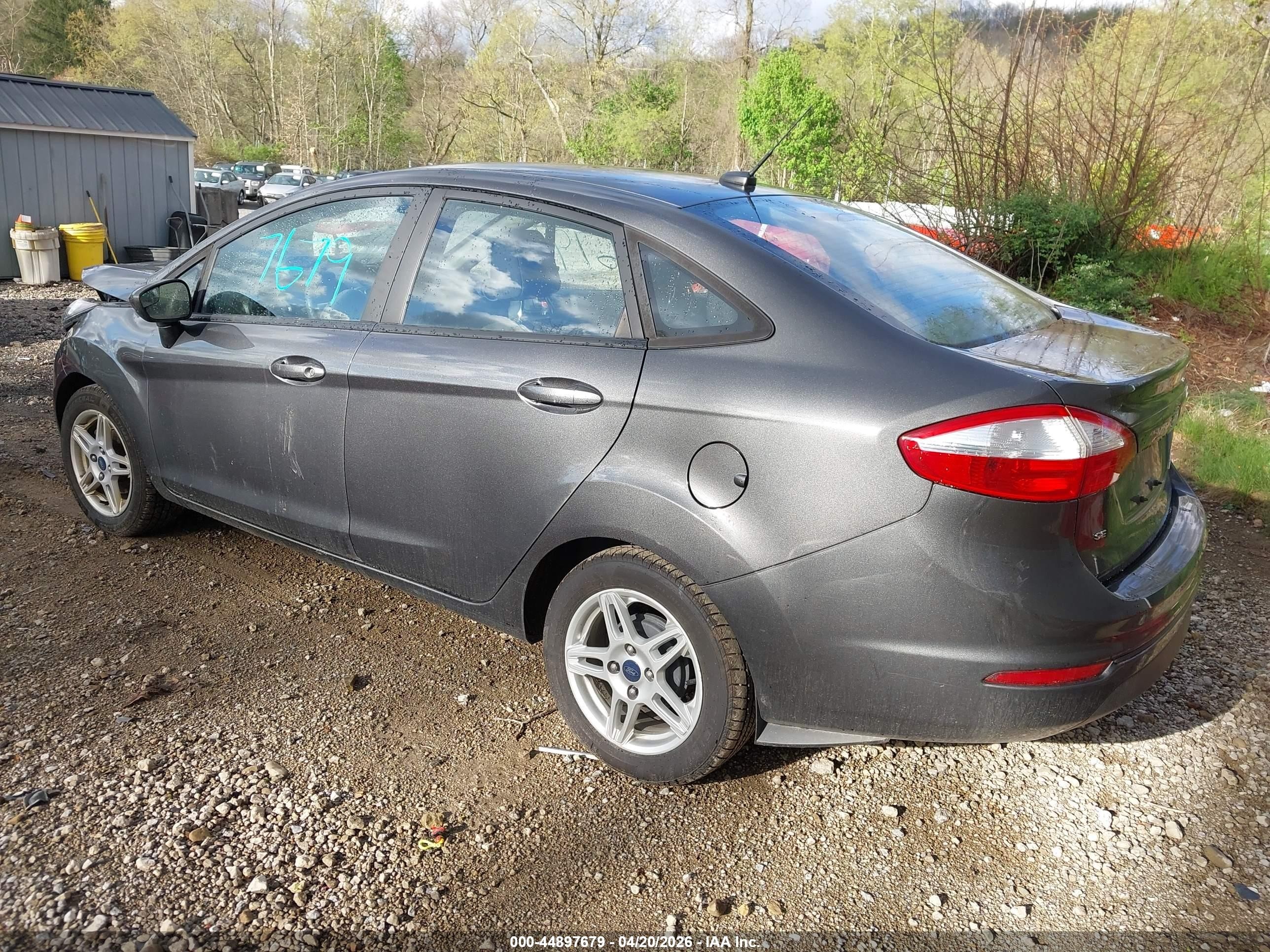 2018 Ford Fiesta Se Gray vin: 3FADP4BJ3JM126223
