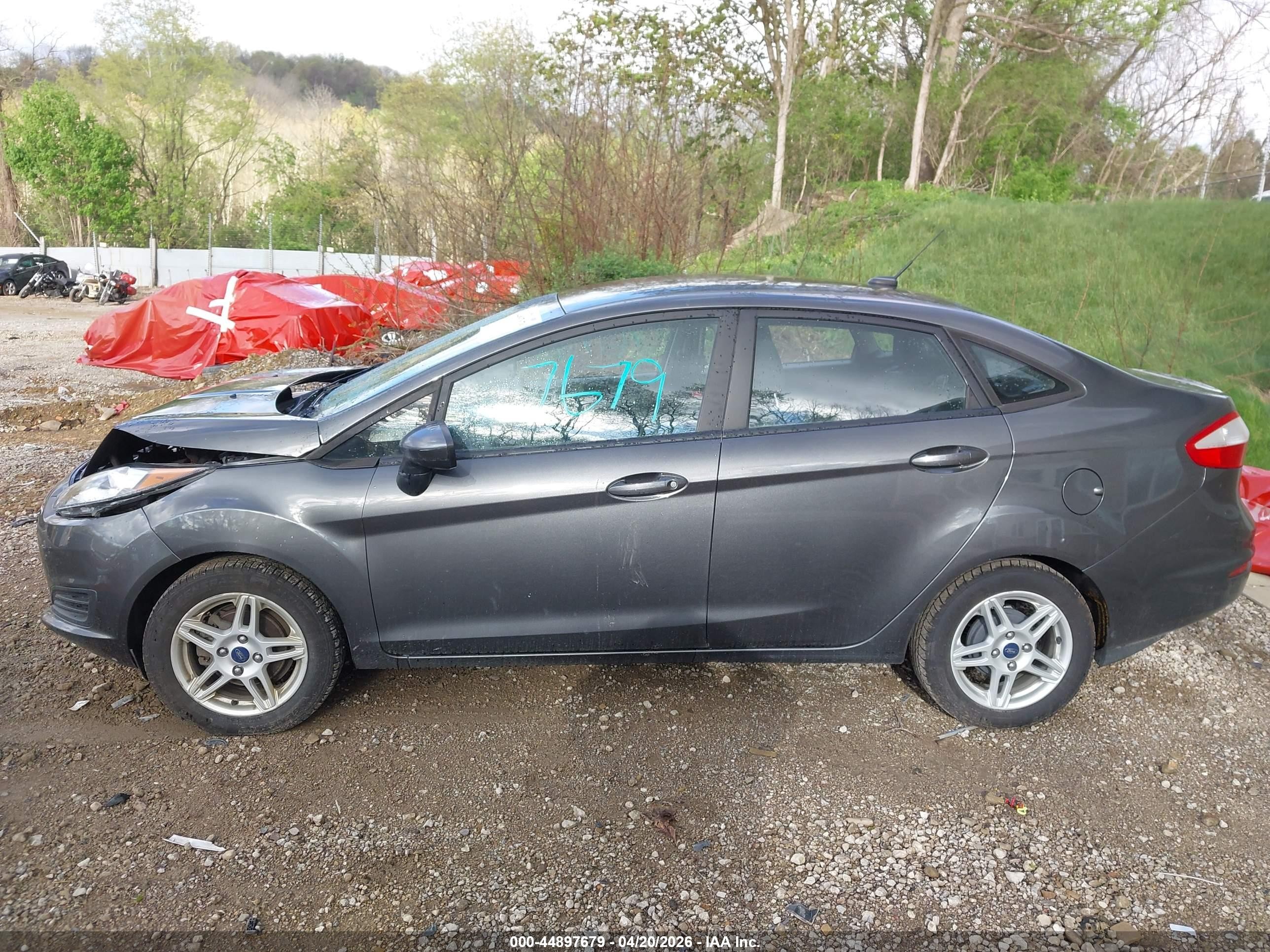 2018 Ford Fiesta Se Gray vin: 3FADP4BJ3JM126223