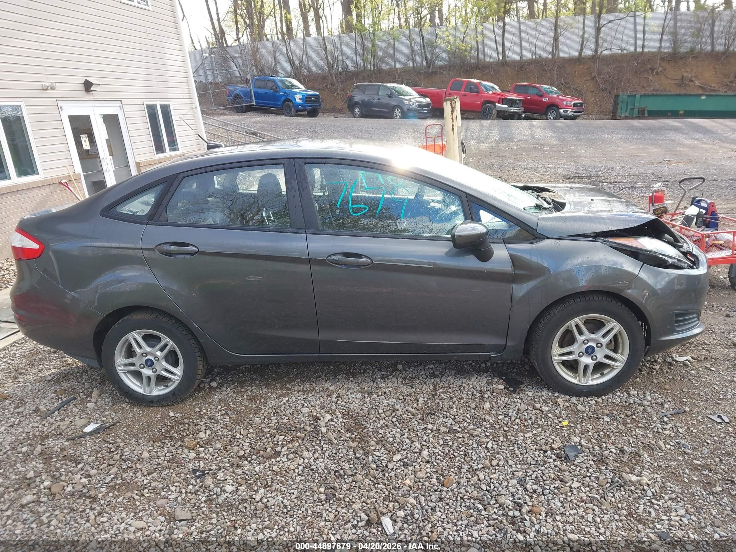2018 Ford Fiesta Se Gray vin: 3FADP4BJ3JM126223