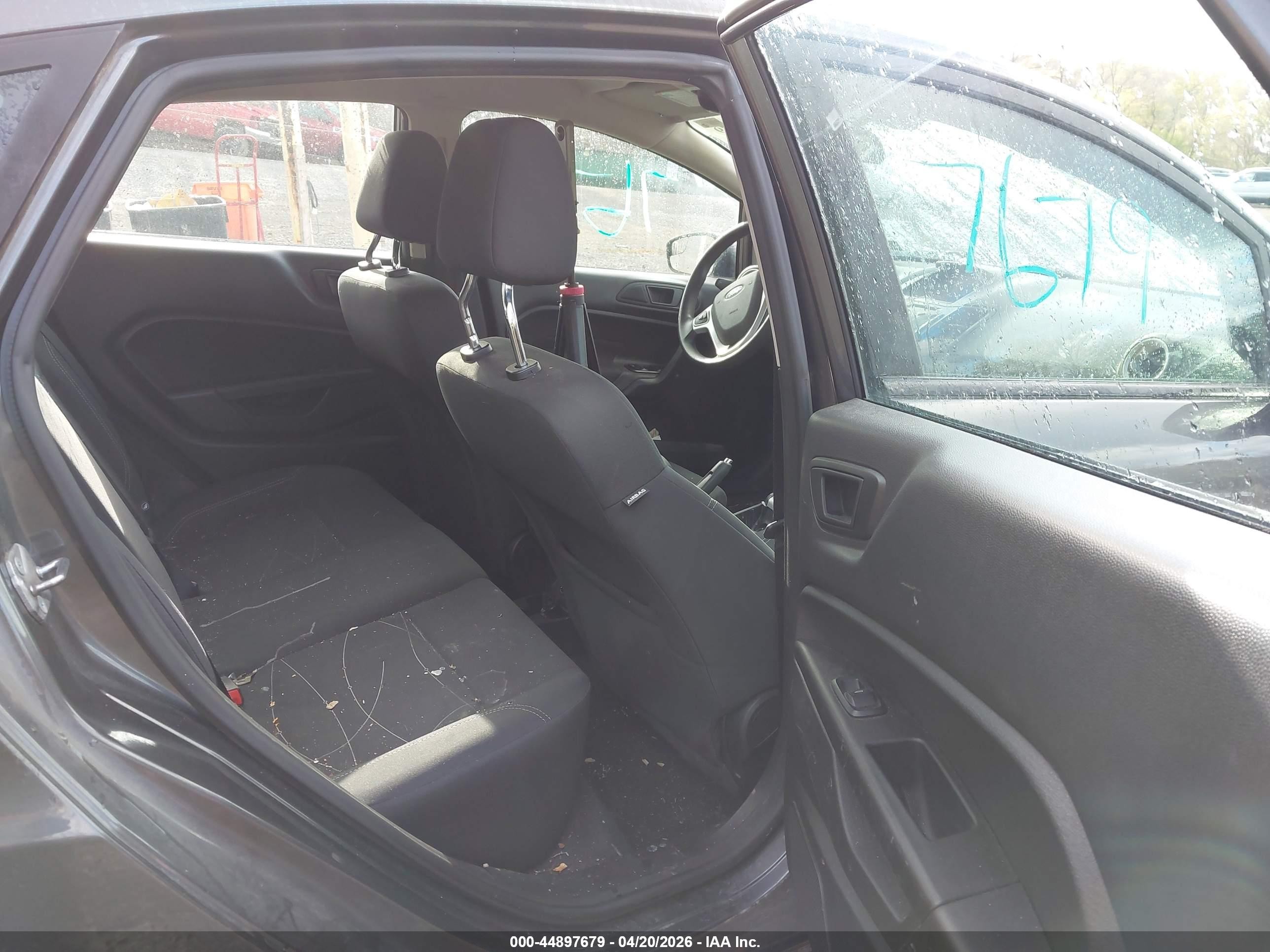 2018 Ford Fiesta Se Gray vin: 3FADP4BJ3JM126223