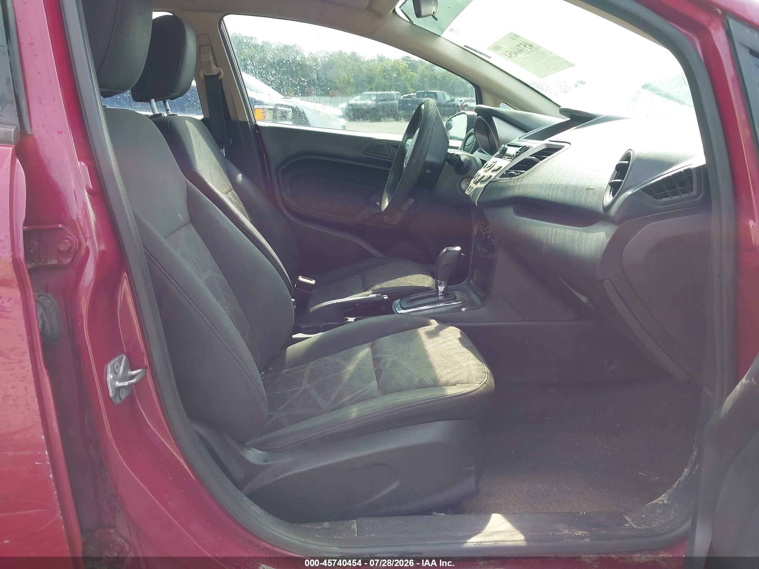 2011 Ford Fiesta Se Красный vin: 3FADP4BJ4BM153139