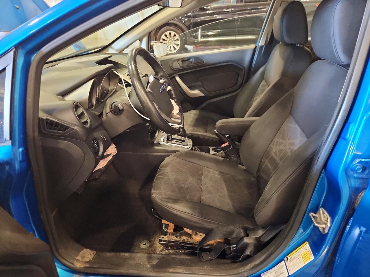 2013 Ford Fiesta Se Синий vin: 3FADP4BJ4DM123187