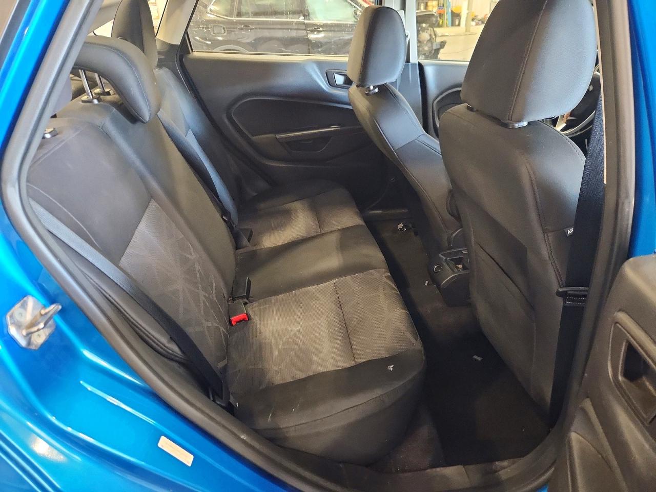 2013 Ford Fiesta Se Синий vin: 3FADP4BJ4DM123187