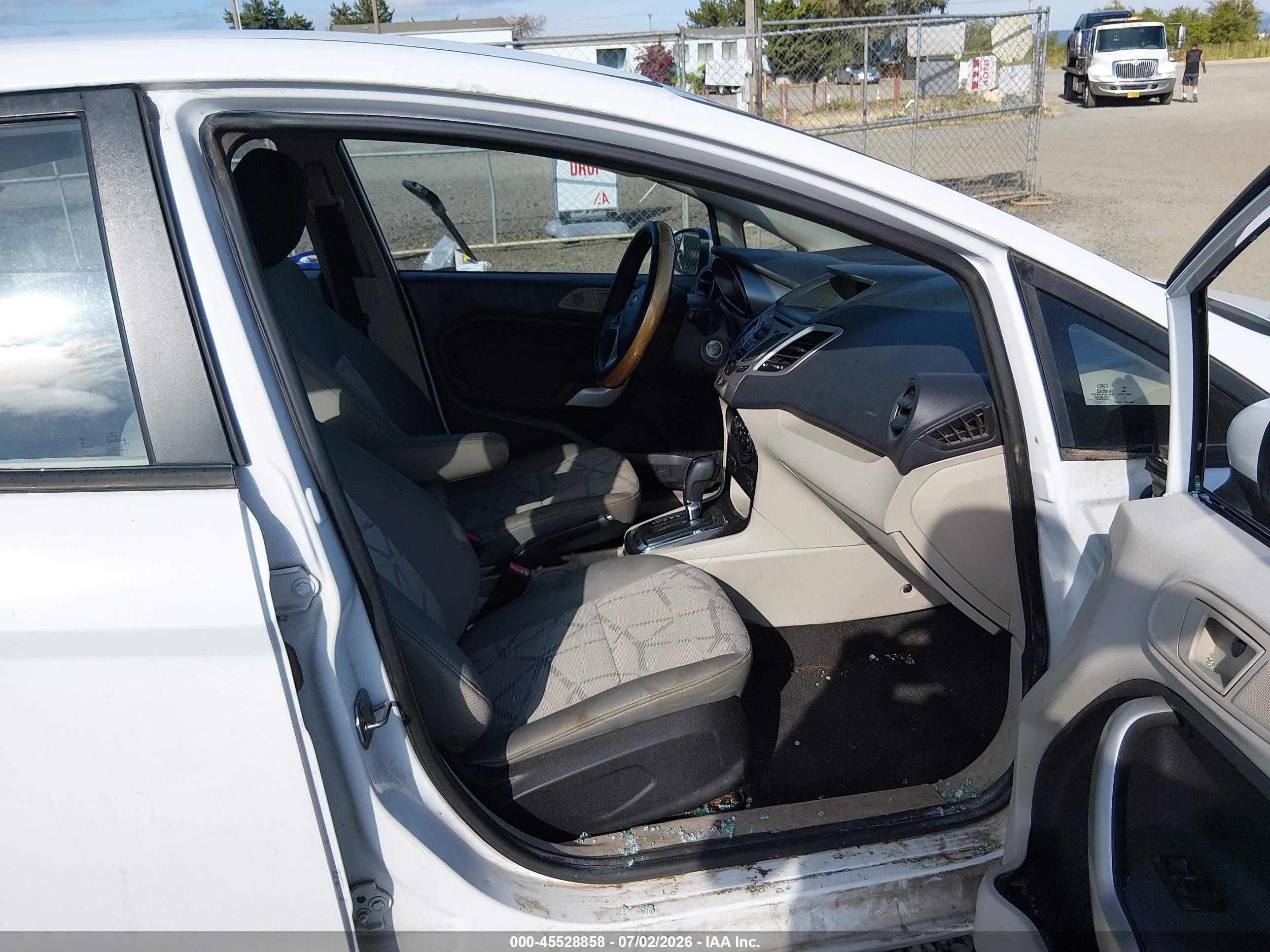 2013 Ford Fiesta Se Белый vin: 3FADP4BJ4DM215061