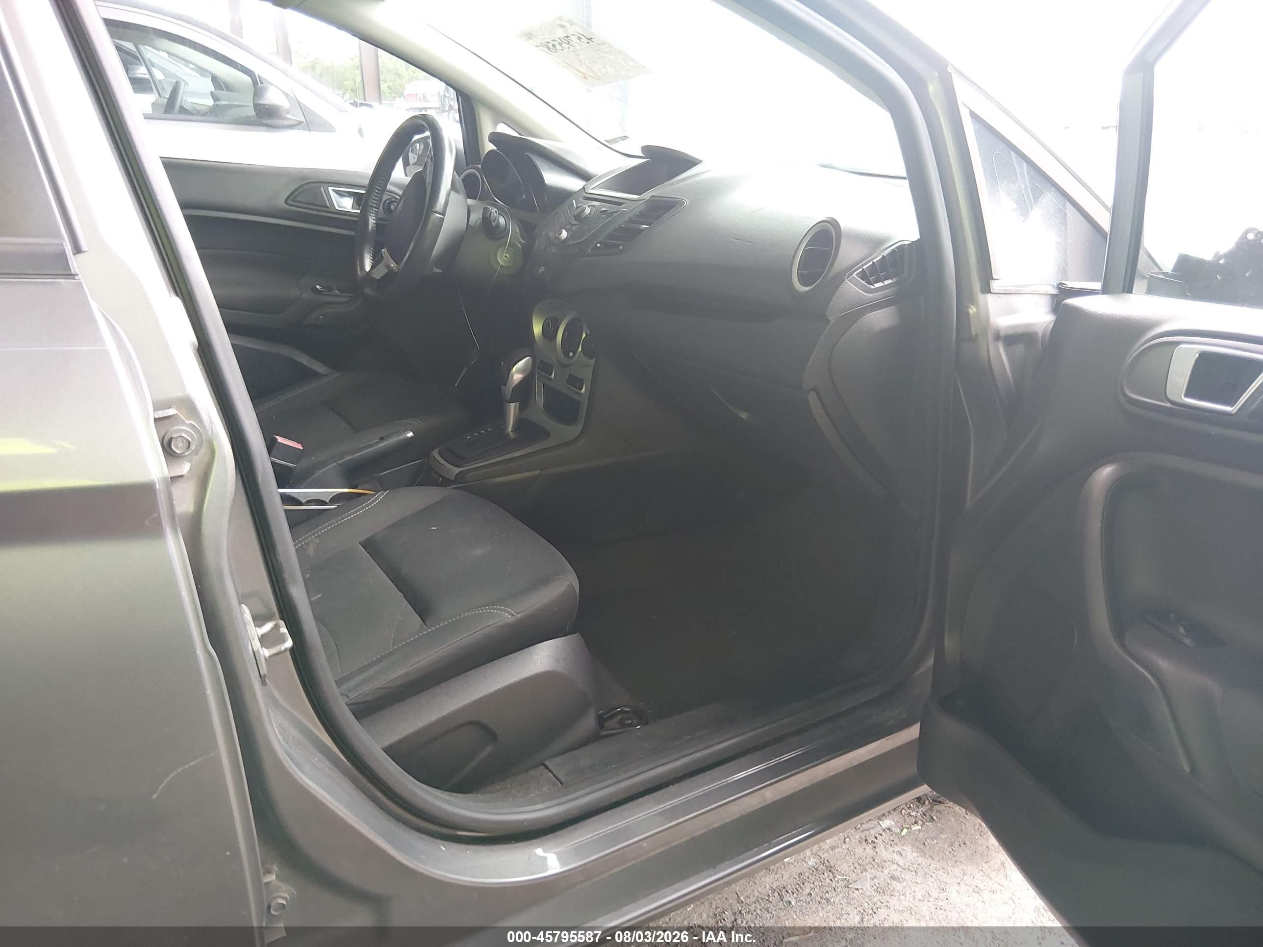 2014 Ford Fiesta Se Серый vin: 3FADP4BJ4EM120730