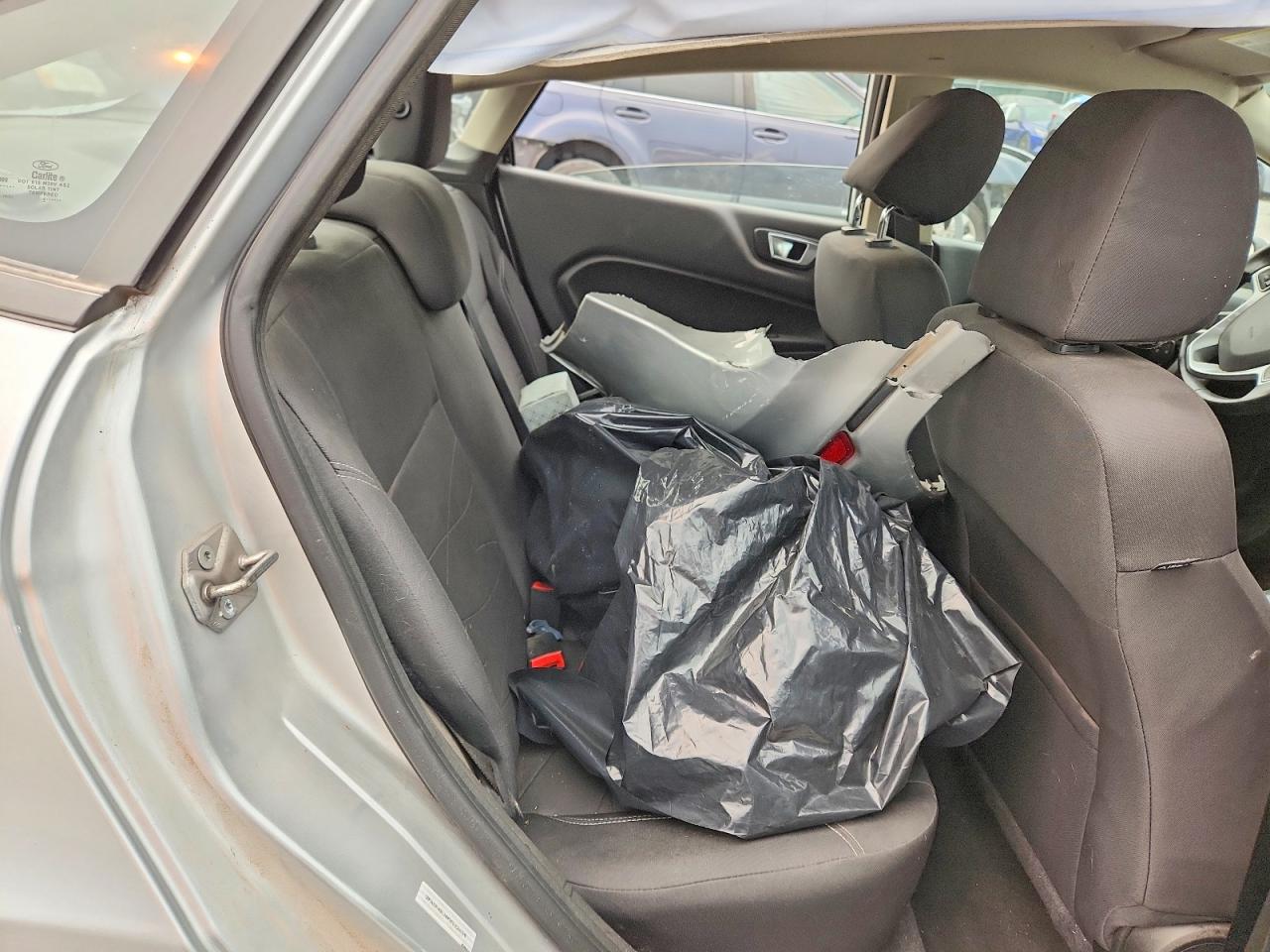 2015 Ford Fiesta Se Silver vin: 3FADP4BJ4FM122639