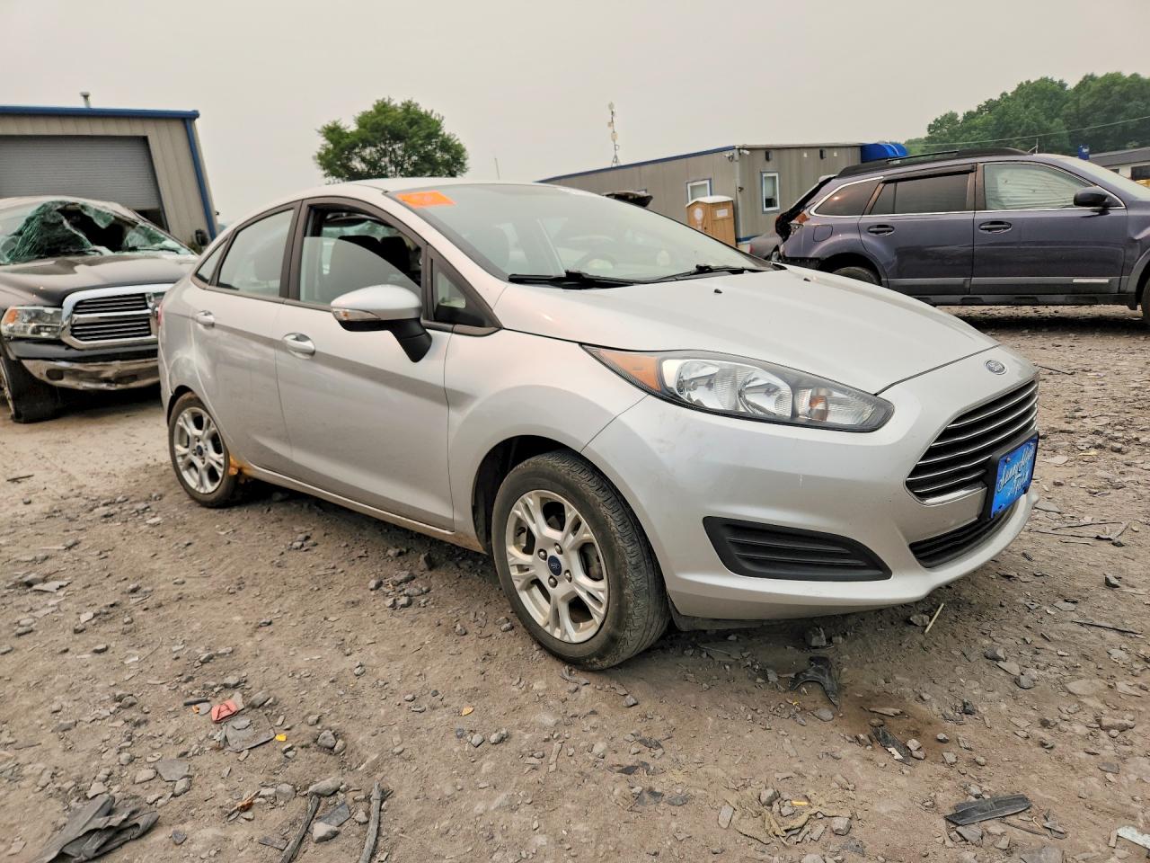 2015 Ford Fiesta Se Silver vin: 3FADP4BJ4FM122639