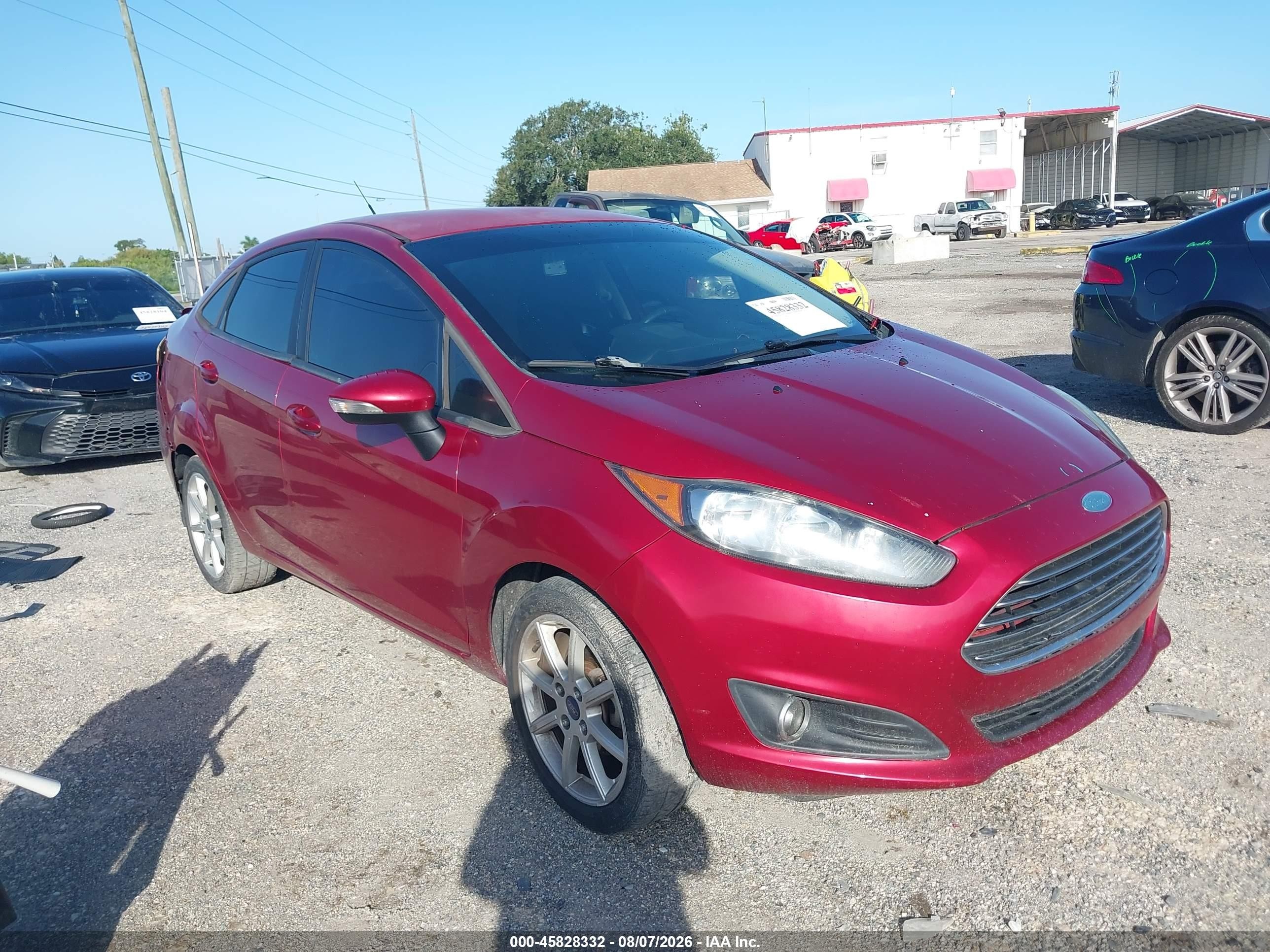 2015 Ford Fiesta Se Красный vin: 3FADP4BJ4FM126044