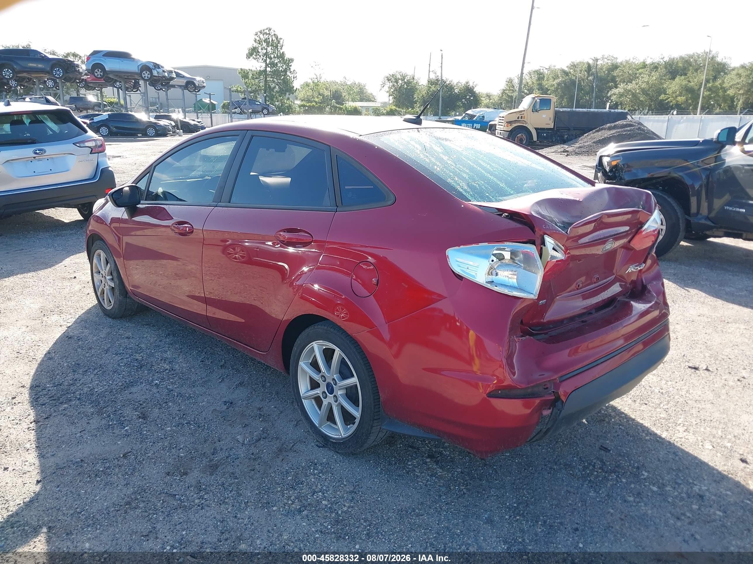 2015 Ford Fiesta Se Красный vin: 3FADP4BJ4FM126044