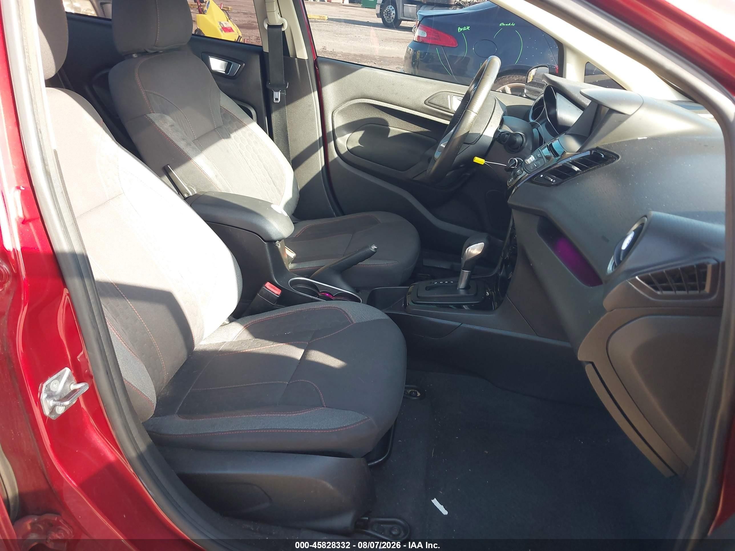 2015 Ford Fiesta Se Красный vin: 3FADP4BJ4FM126044