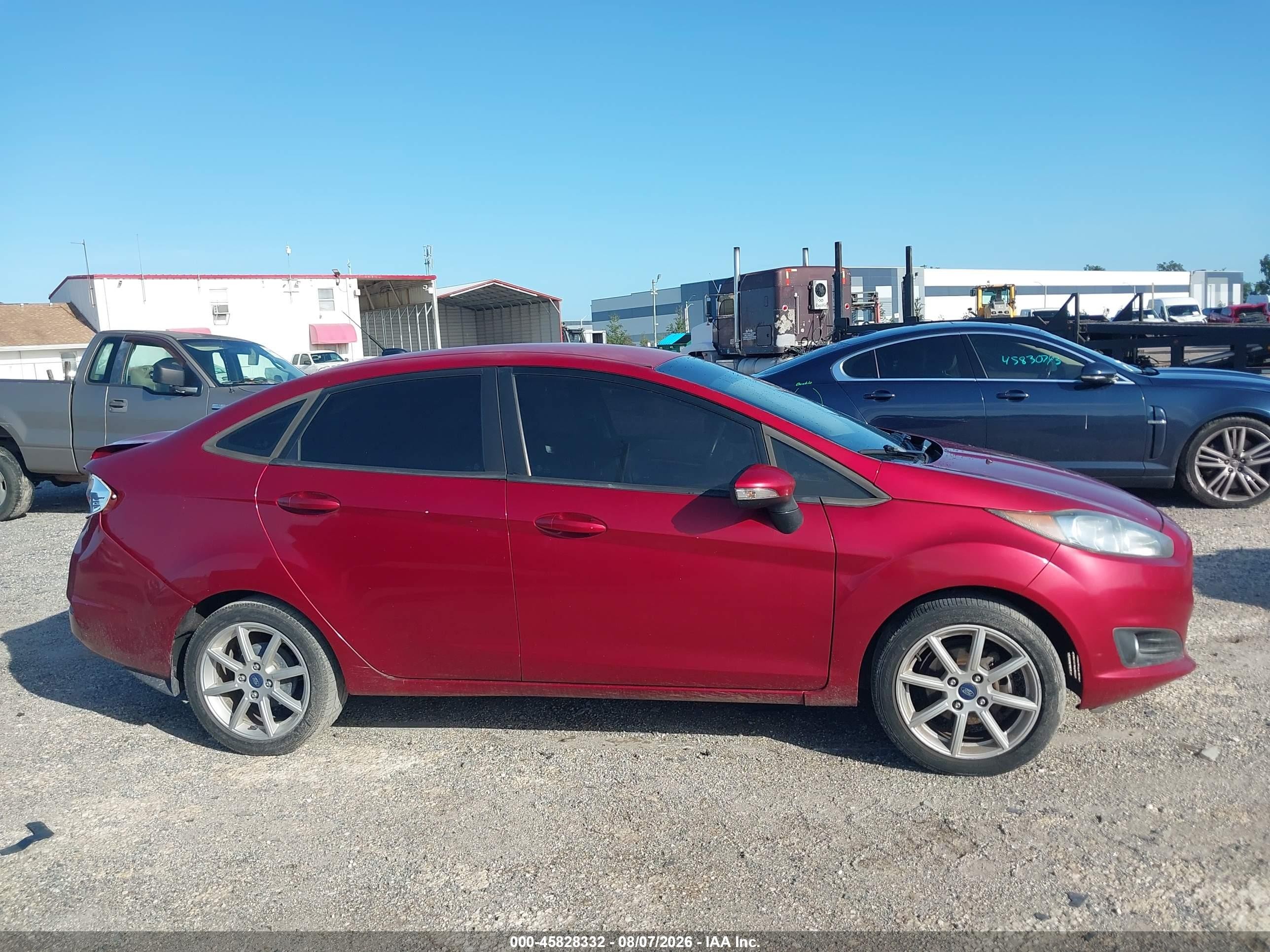 2015 Ford Fiesta Se Красный vin: 3FADP4BJ4FM126044