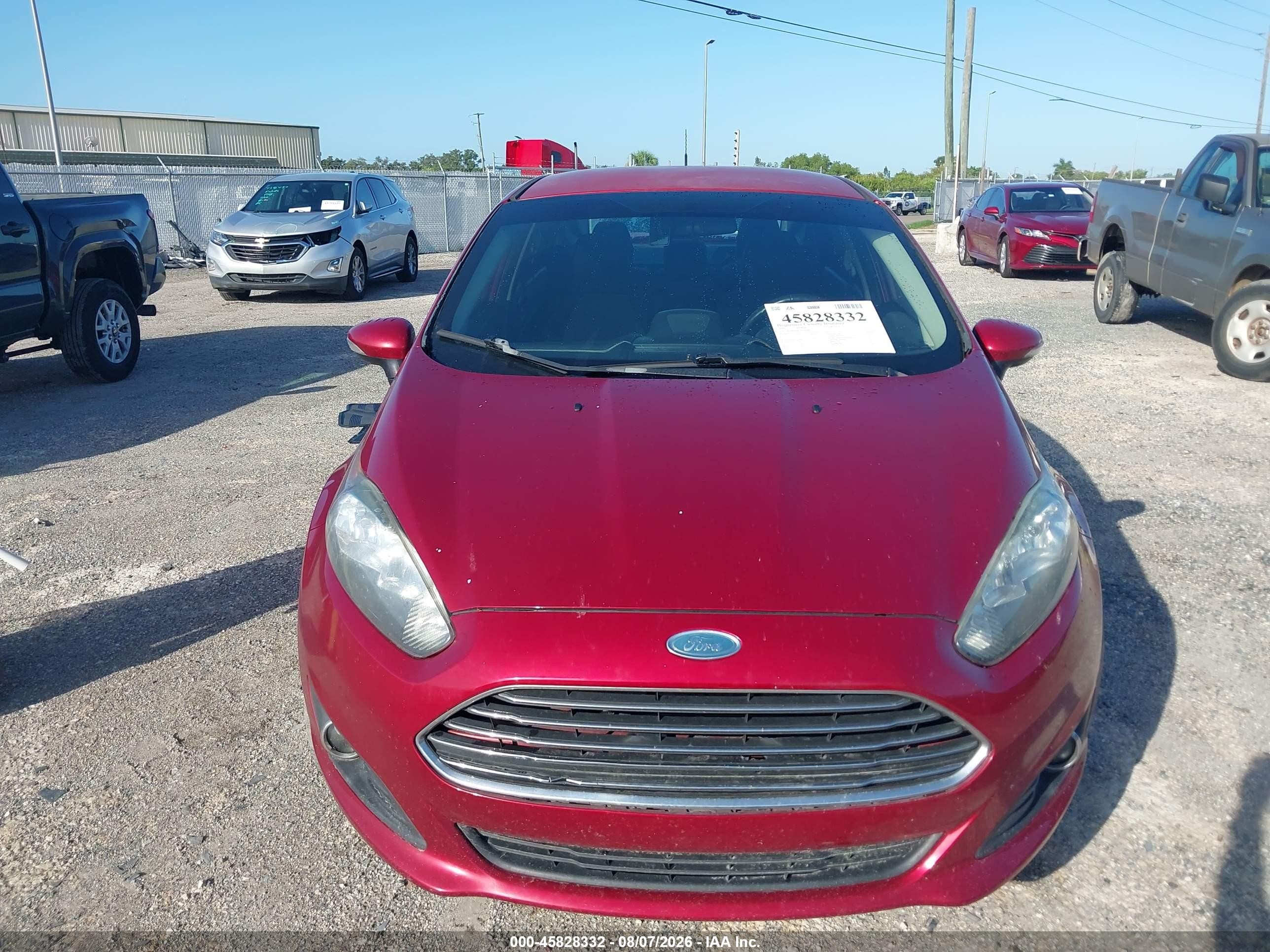 2015 Ford Fiesta Se Красный vin: 3FADP4BJ4FM126044
