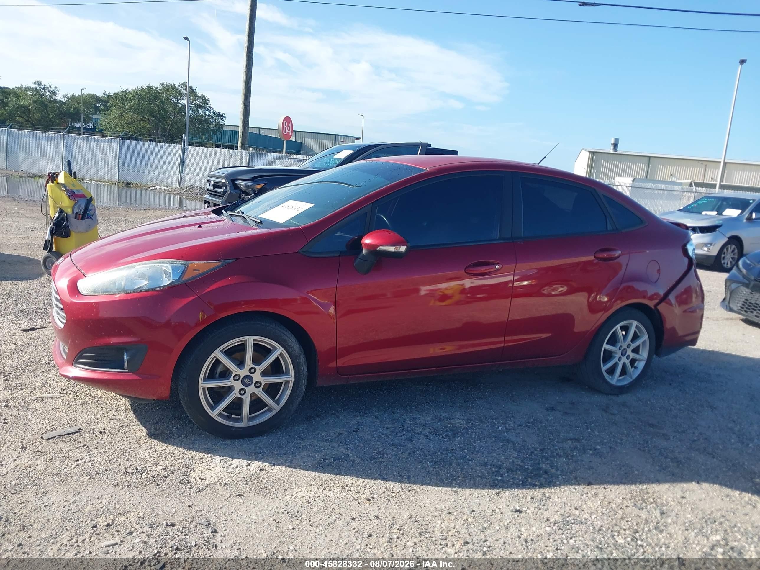 2015 Ford Fiesta Se Красный vin: 3FADP4BJ4FM126044