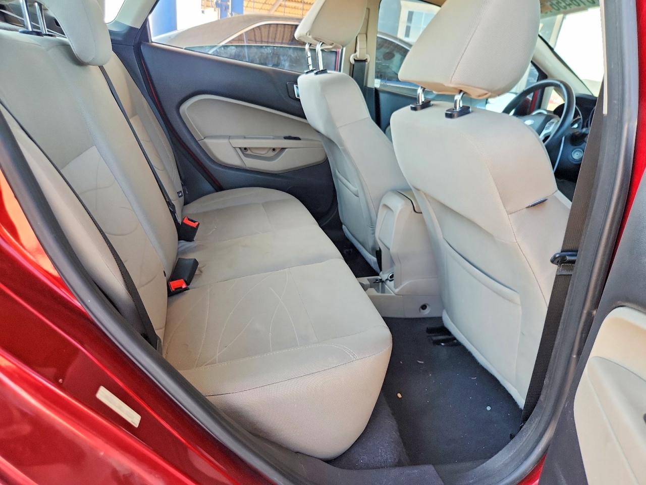 2015 Ford Fiesta Se Red vin: 3FADP4BJ4FM146360