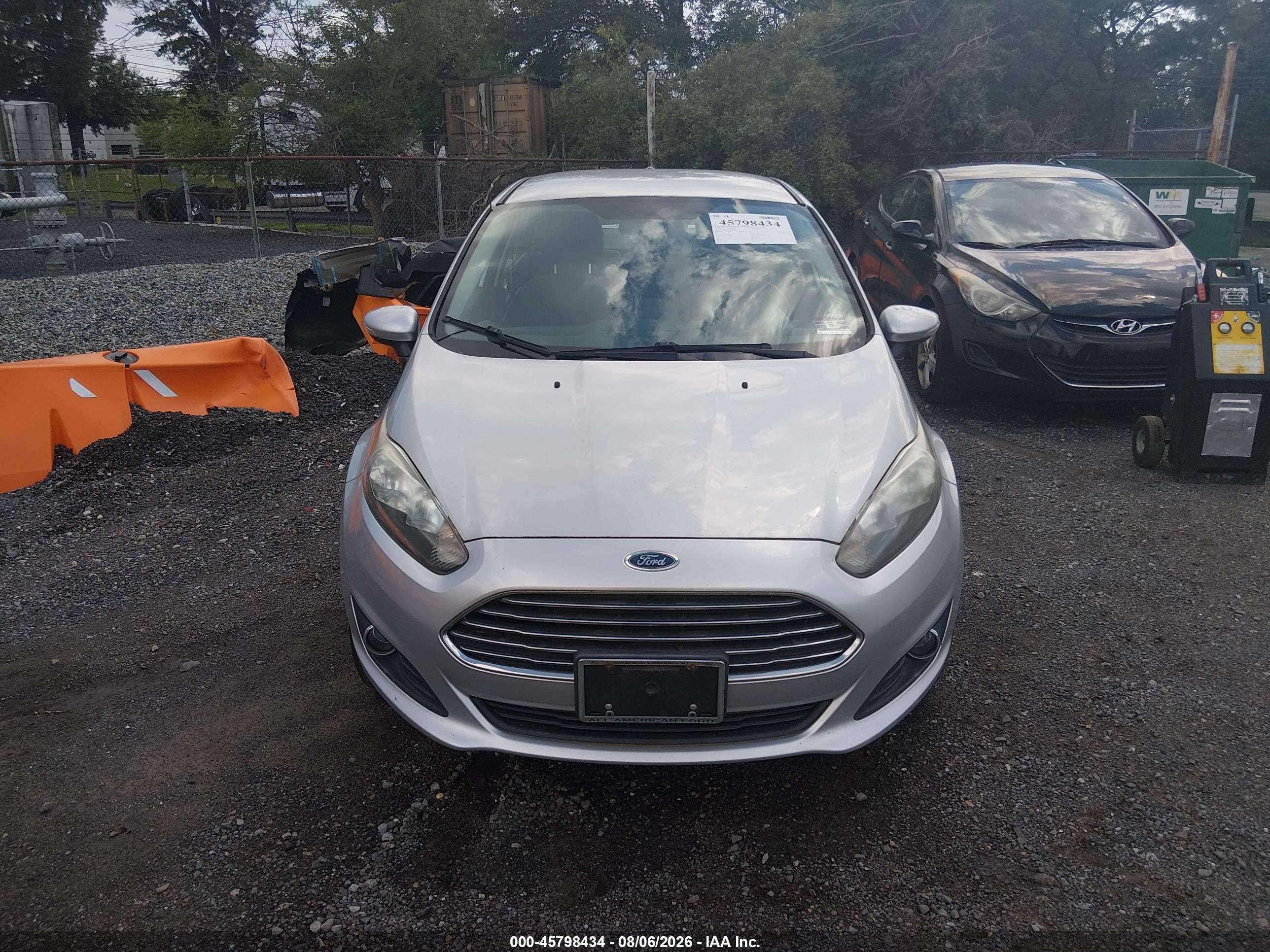 2015 Ford Fiesta Se Silver vin: 3FADP4BJ4FM160193