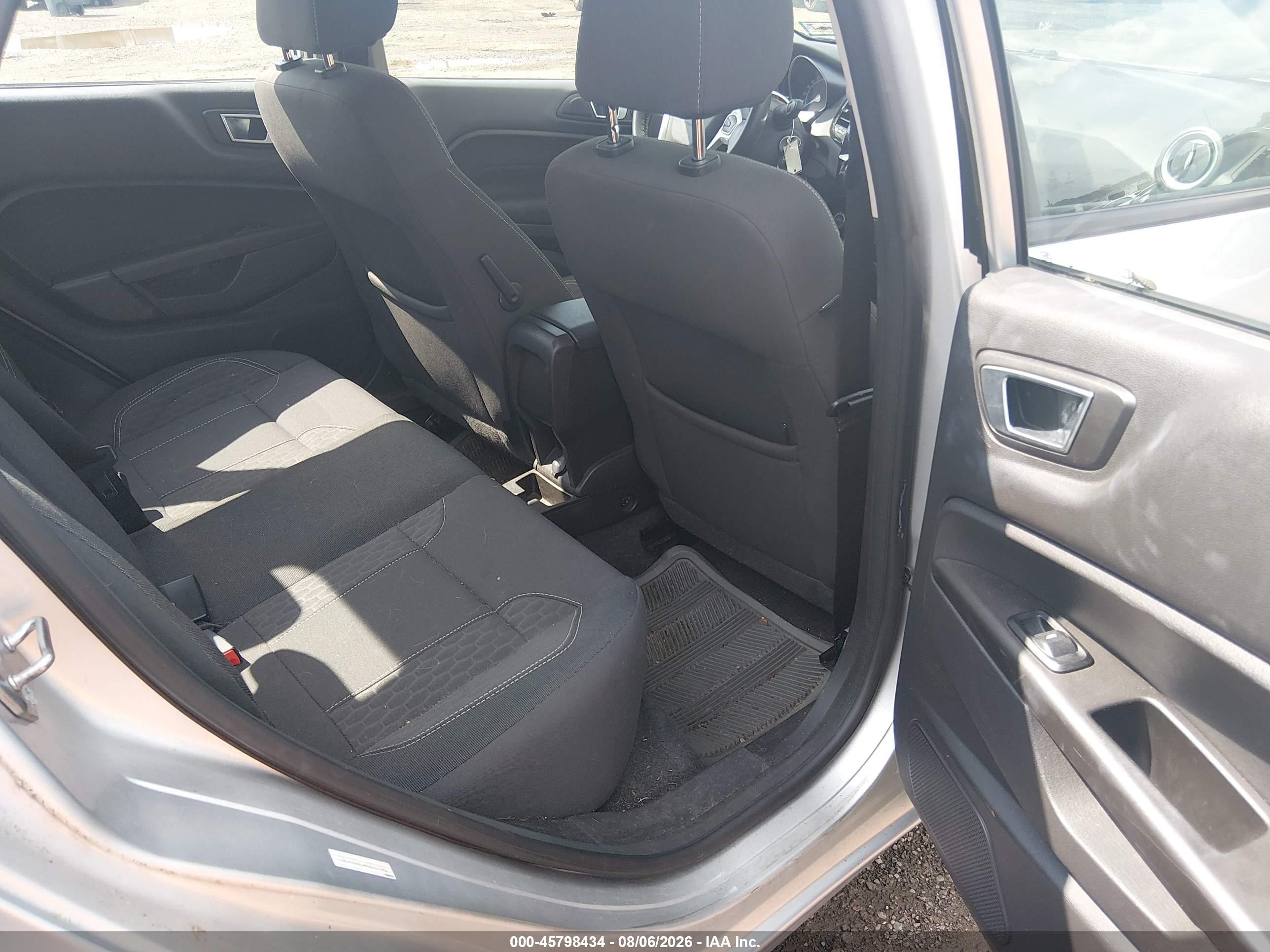 2015 Ford Fiesta Se Silver vin: 3FADP4BJ4FM160193