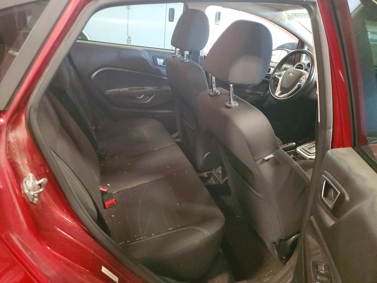 2015 Ford Fiesta Se Red vin: 3FADP4BJ4FM168634