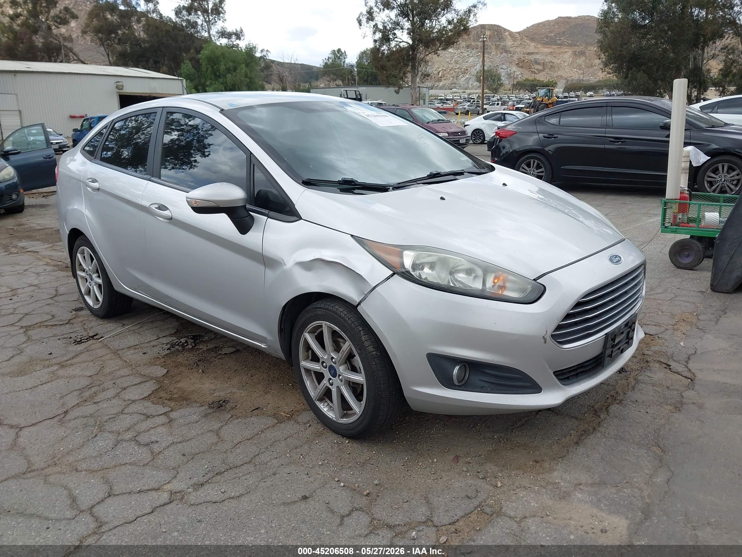2015 Ford Fiesta Se Silver vin: 3FADP4BJ4FM201115