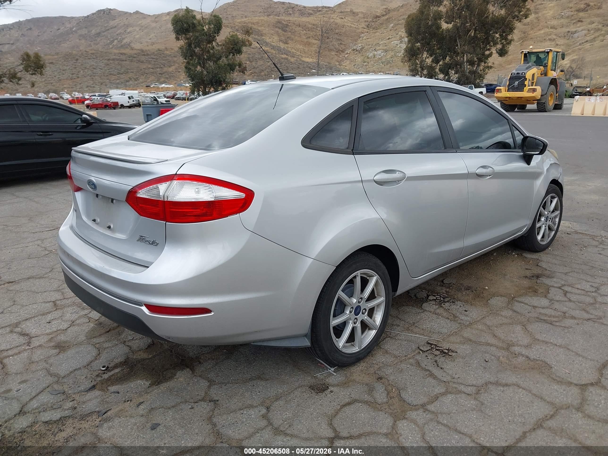 2015 Ford Fiesta Se Silver vin: 3FADP4BJ4FM201115