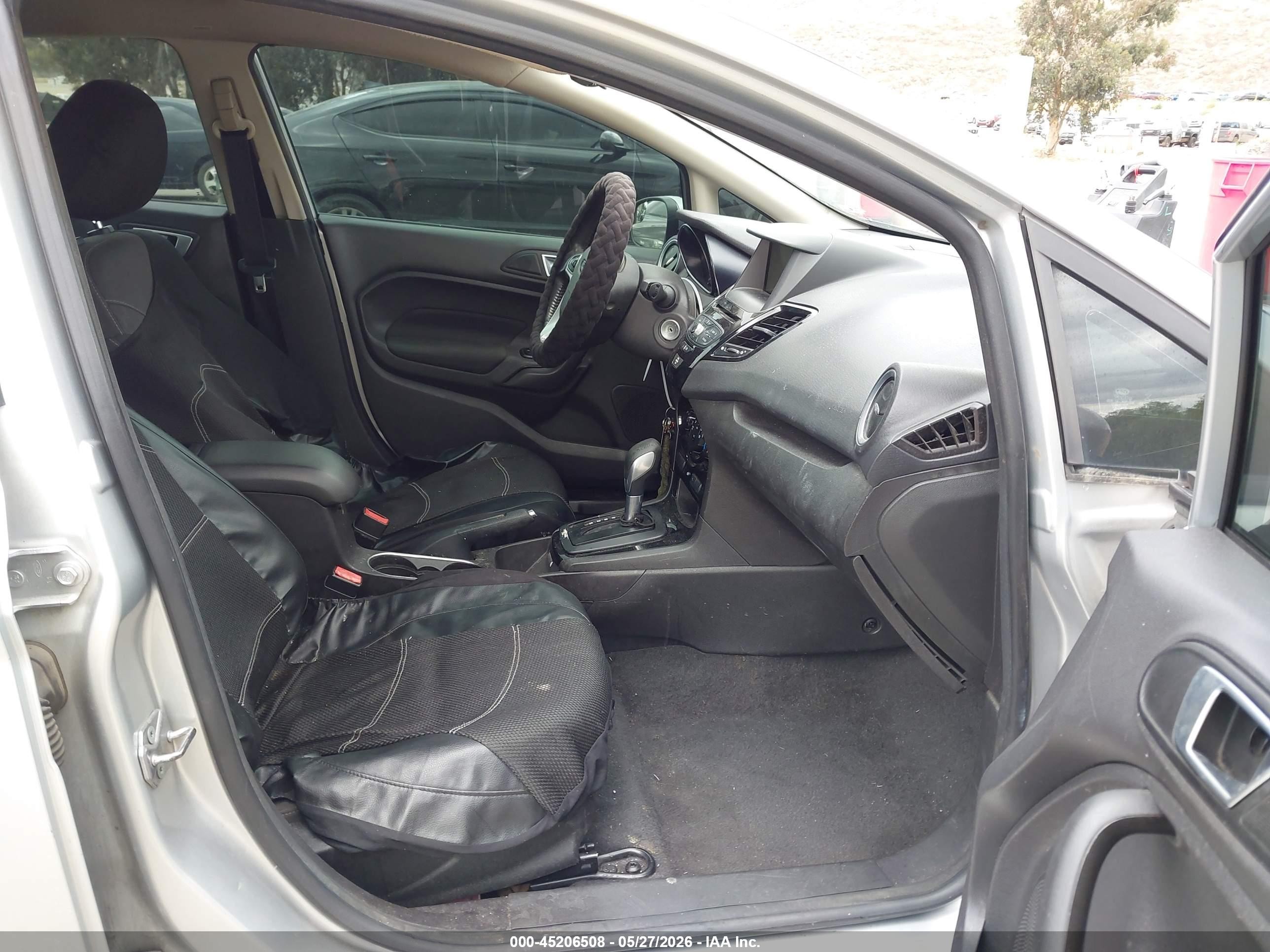 2015 Ford Fiesta Se Silver vin: 3FADP4BJ4FM201115