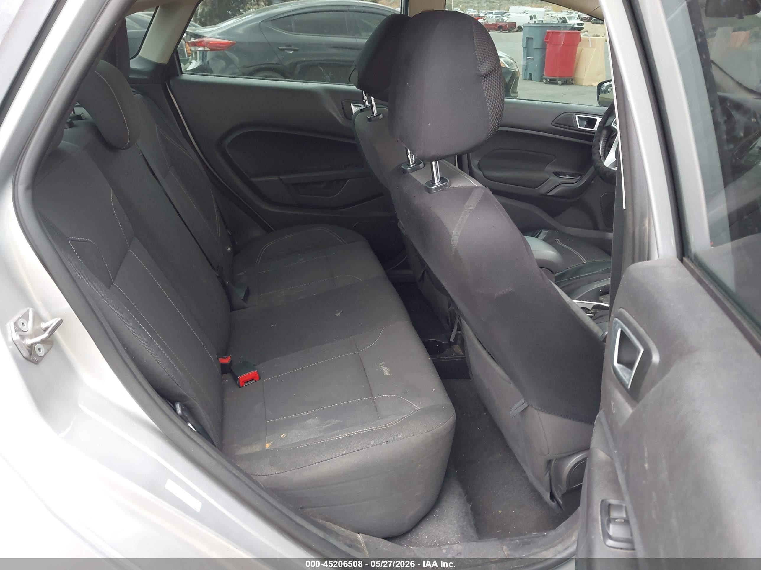 2015 Ford Fiesta Se Silver vin: 3FADP4BJ4FM201115