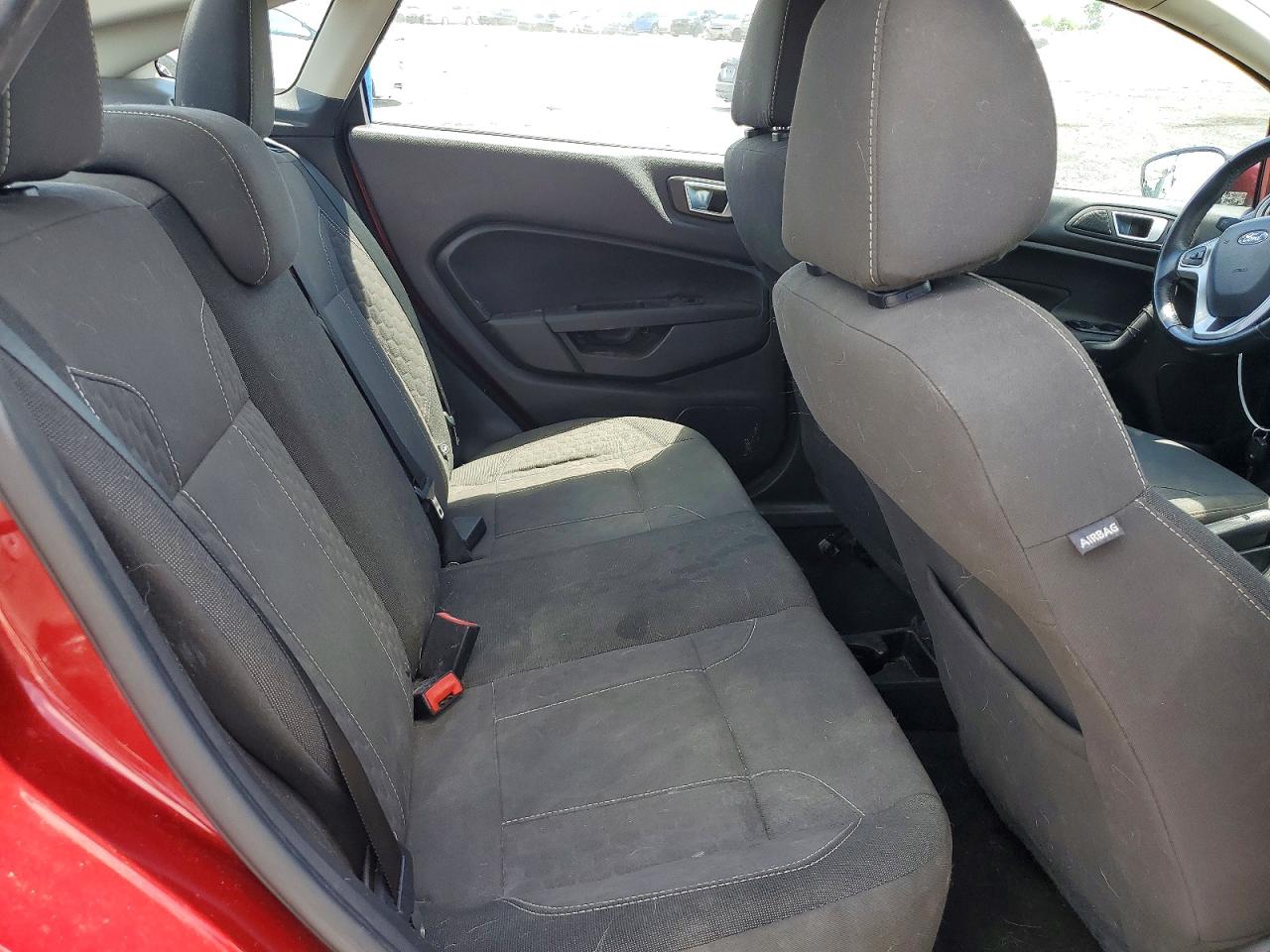 2015 Ford Fiesta Se Burgundy vin: 3FADP4BJ4FM216441
