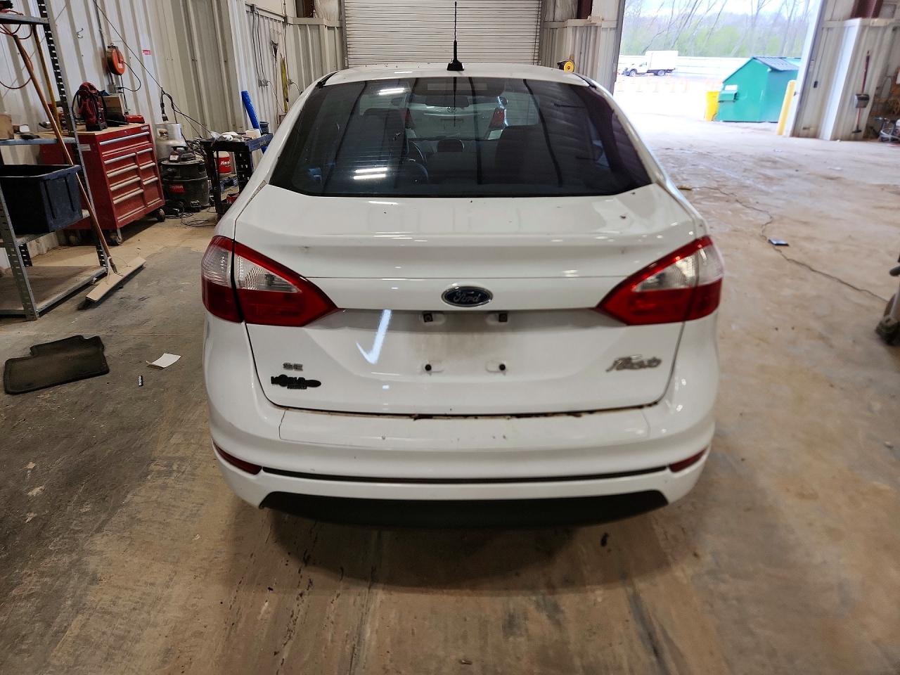 2015 Ford Fiesta Se White vin: 3FADP4BJ4FM219422