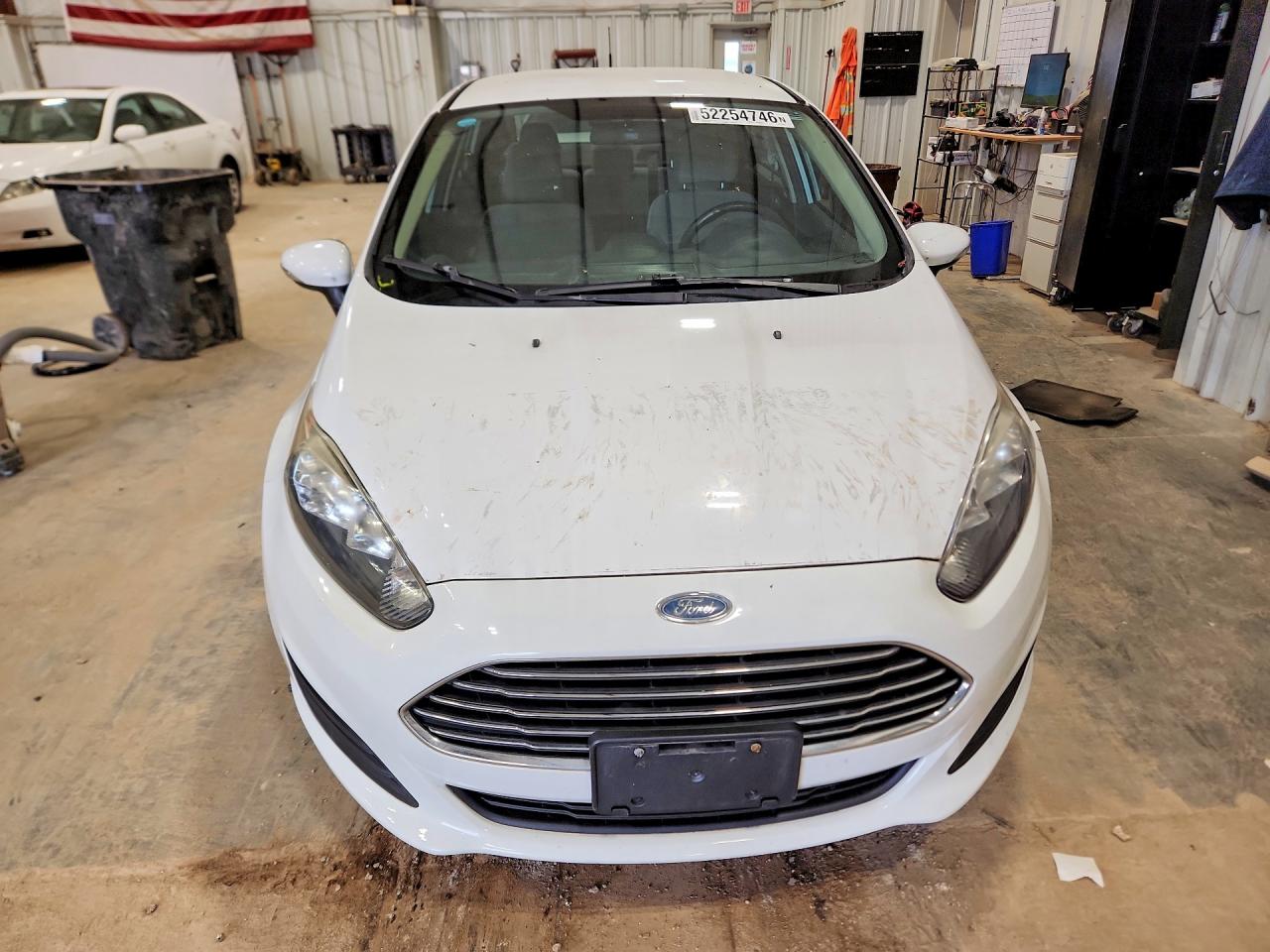 2015 Ford Fiesta Se White vin: 3FADP4BJ4FM219422