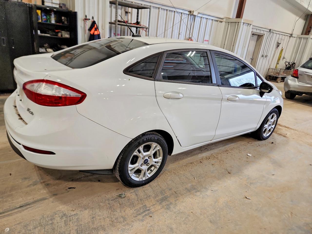 2015 Ford Fiesta Se White vin: 3FADP4BJ4FM219422