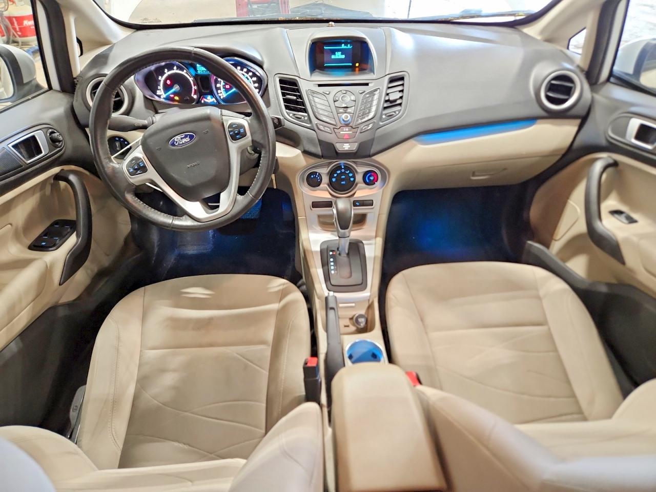 2015 Ford Fiesta Se White vin: 3FADP4BJ4FM219422