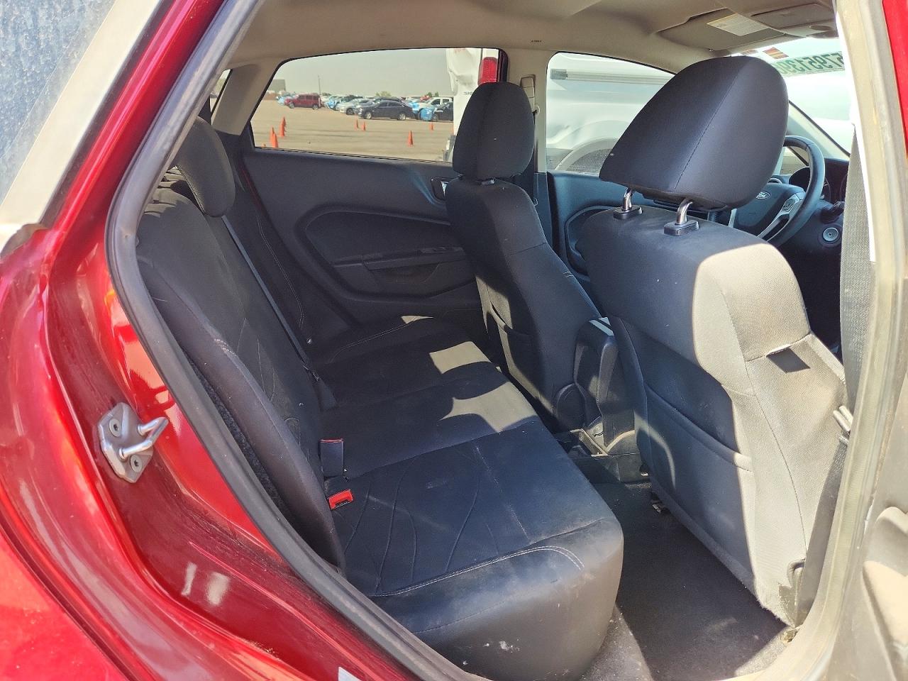 2015 Ford Fiesta Se Red vin: 3FADP4BJ4FM224460
