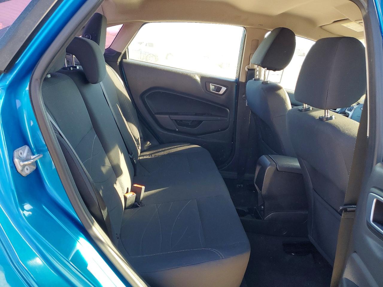 2015 Ford Fiesta Se Blue vin: 3FADP4BJ4FM225379