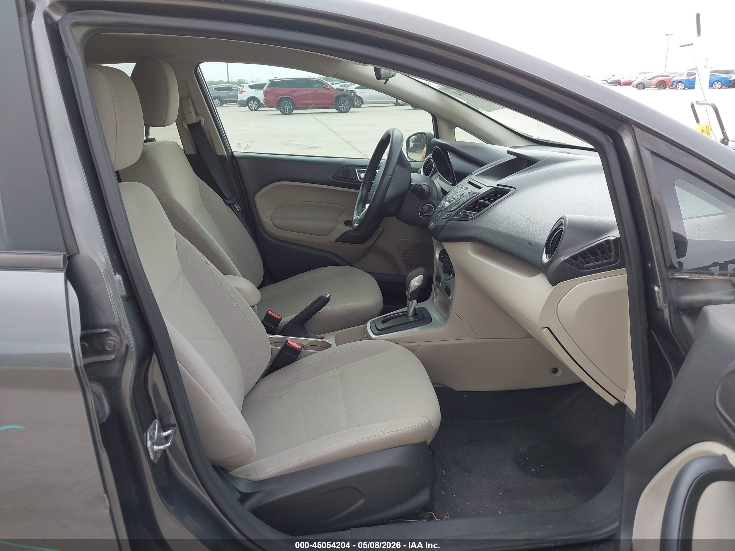 2016 Ford Fiesta Se Серый vin: 3FADP4BJ4GM198329