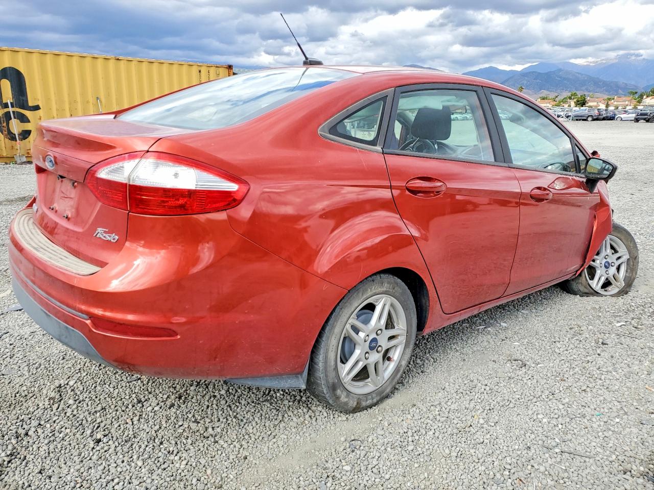 2018 Ford Fiesta Se Orange vin: 3FADP4BJ4JM134993