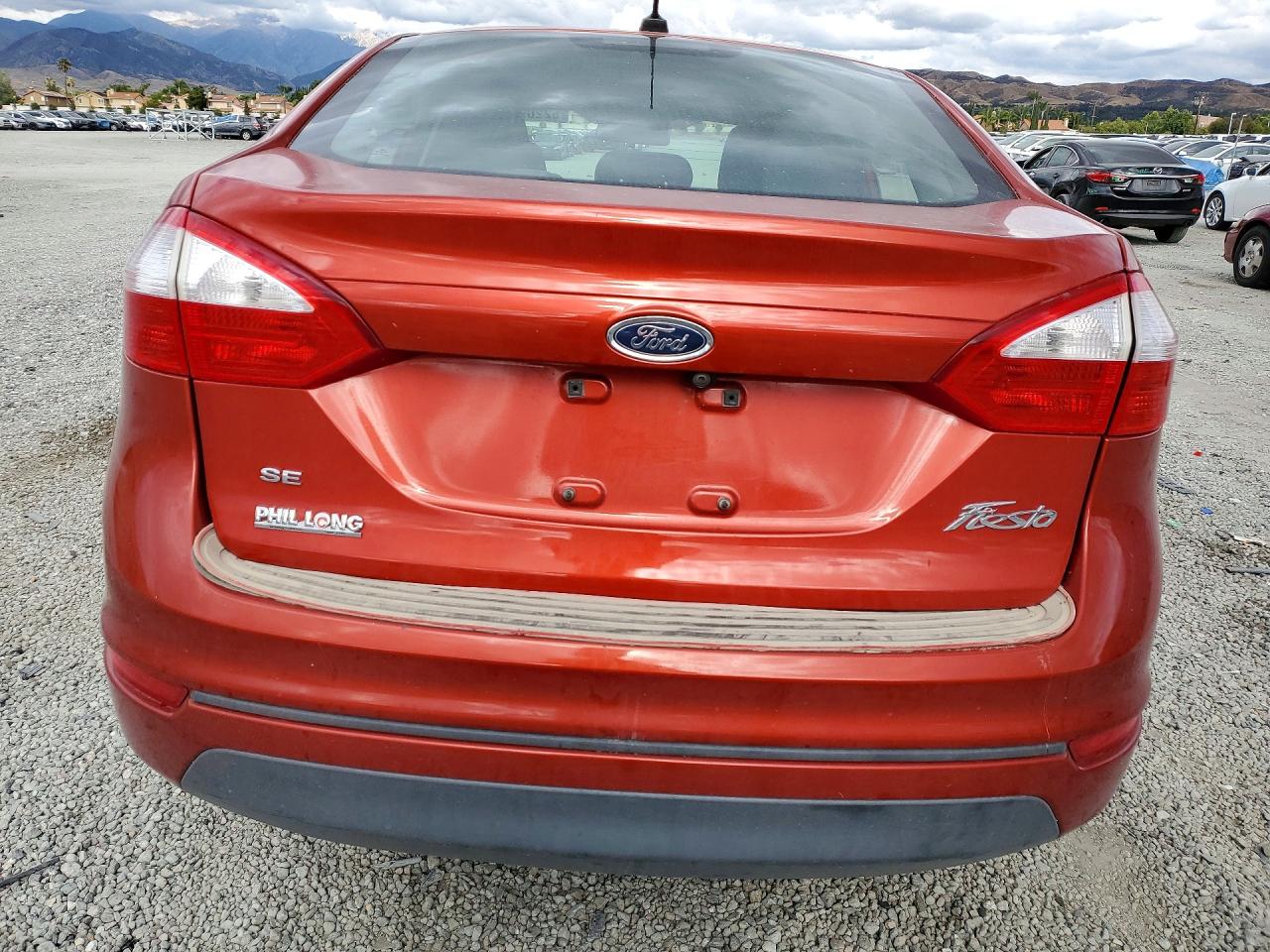 2018 Ford Fiesta Se Orange vin: 3FADP4BJ4JM134993