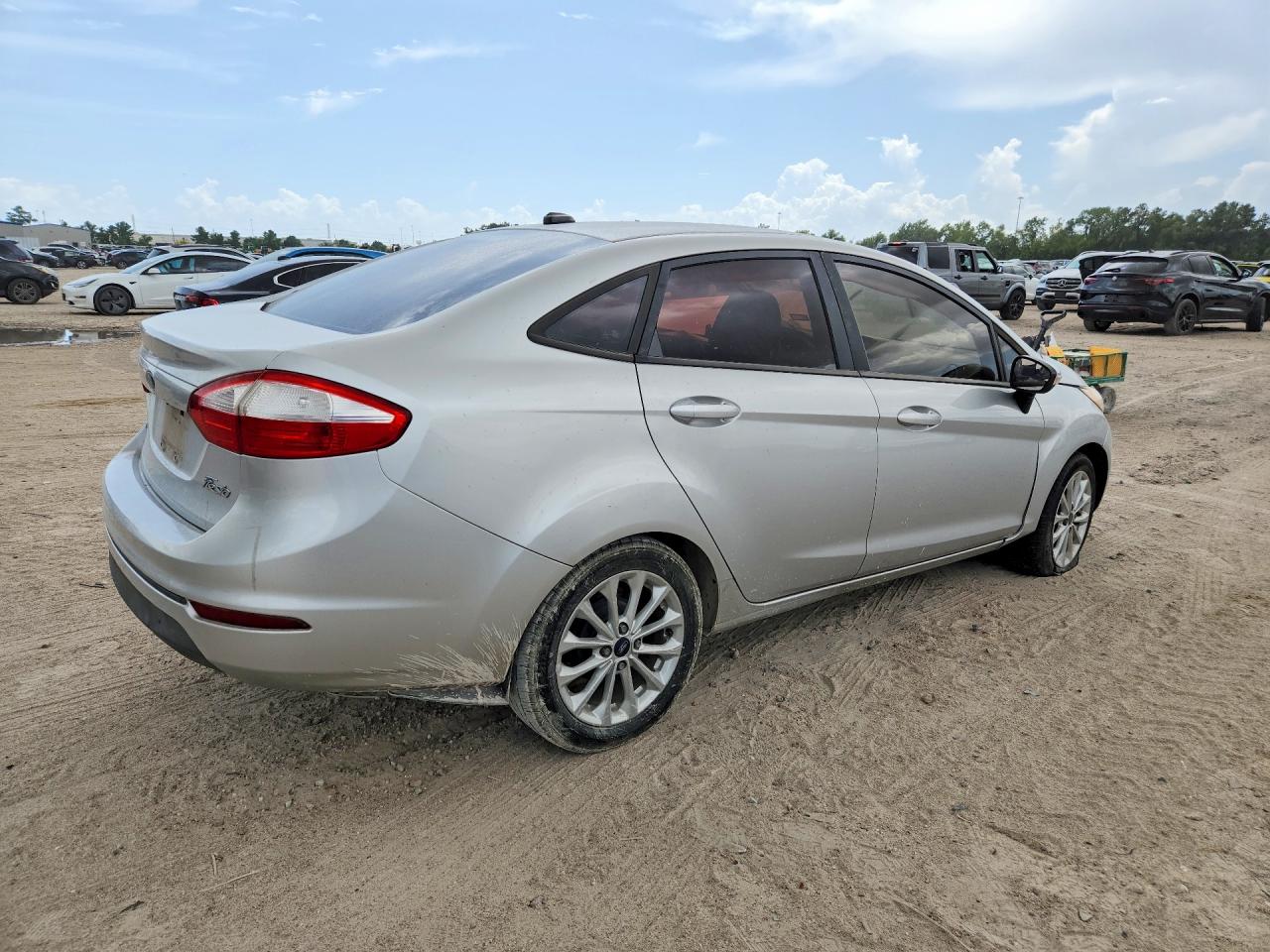 2015 Ford Fiesta Se Серый vin: 3FADP4BJ5FM126604