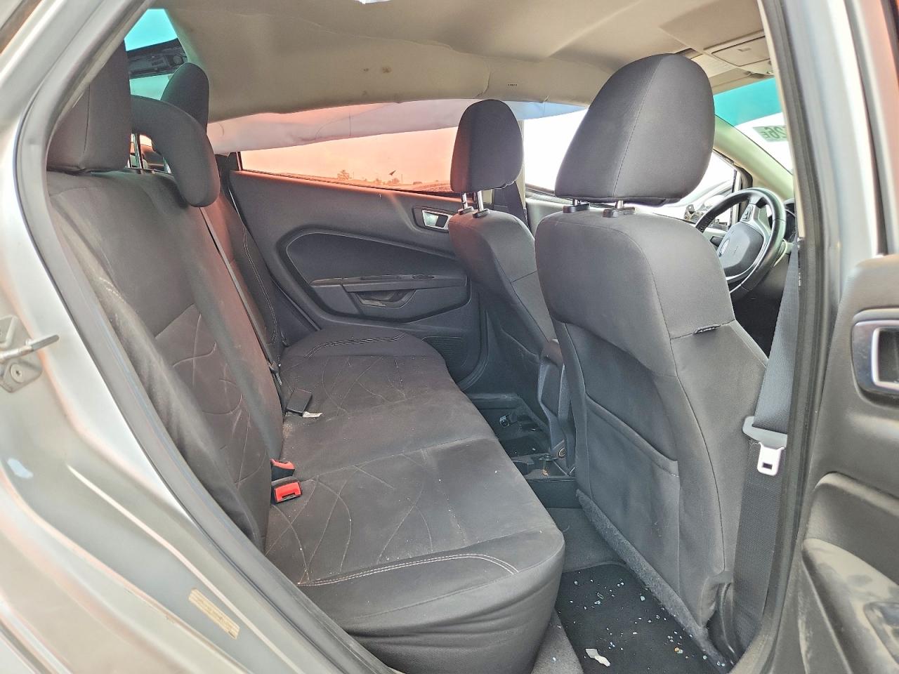 2015 Ford Fiesta Se Серый vin: 3FADP4BJ5FM126604