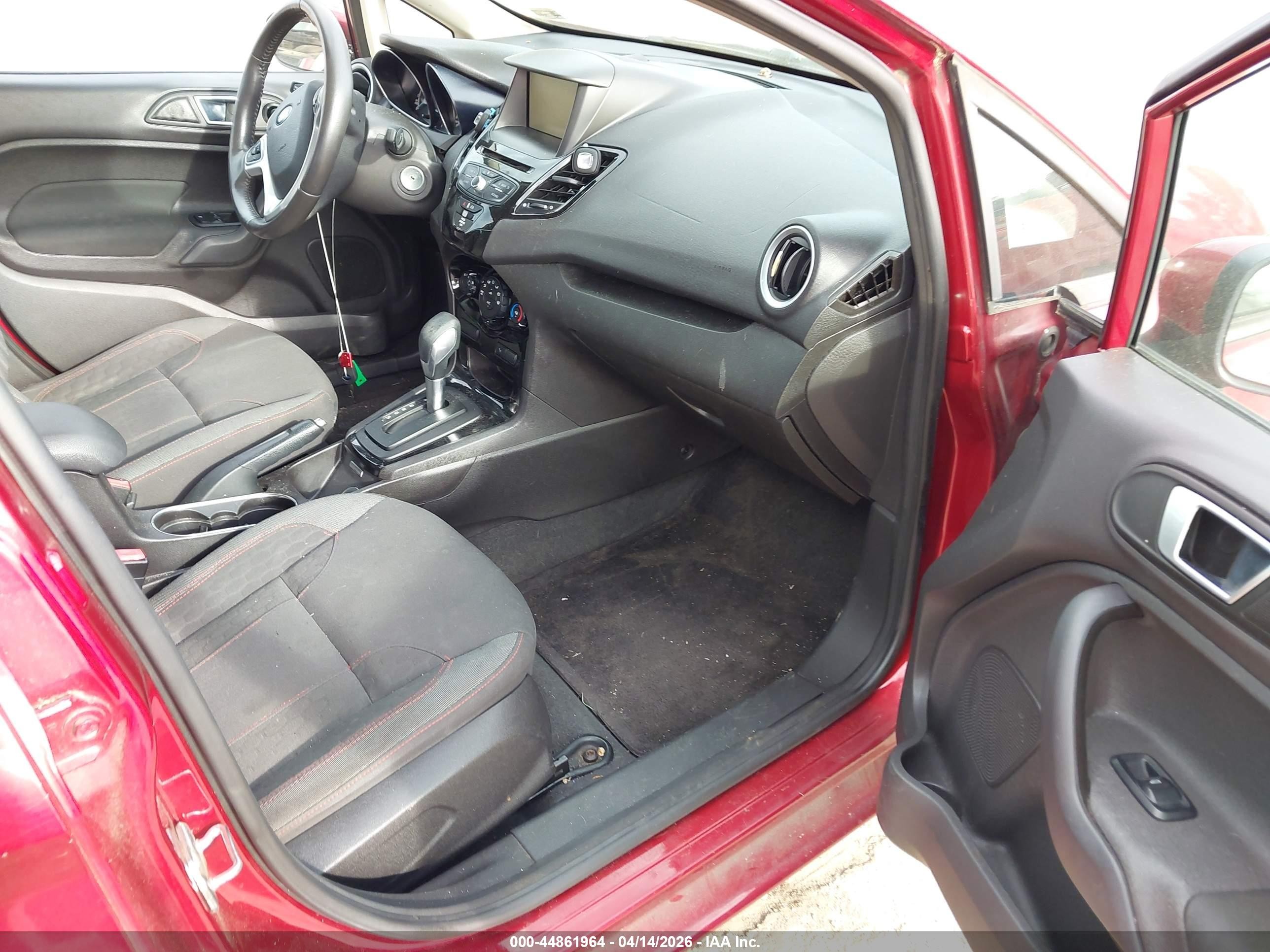 2015 Ford Fiesta Se Red vin: 3FADP4BJ5FM133679