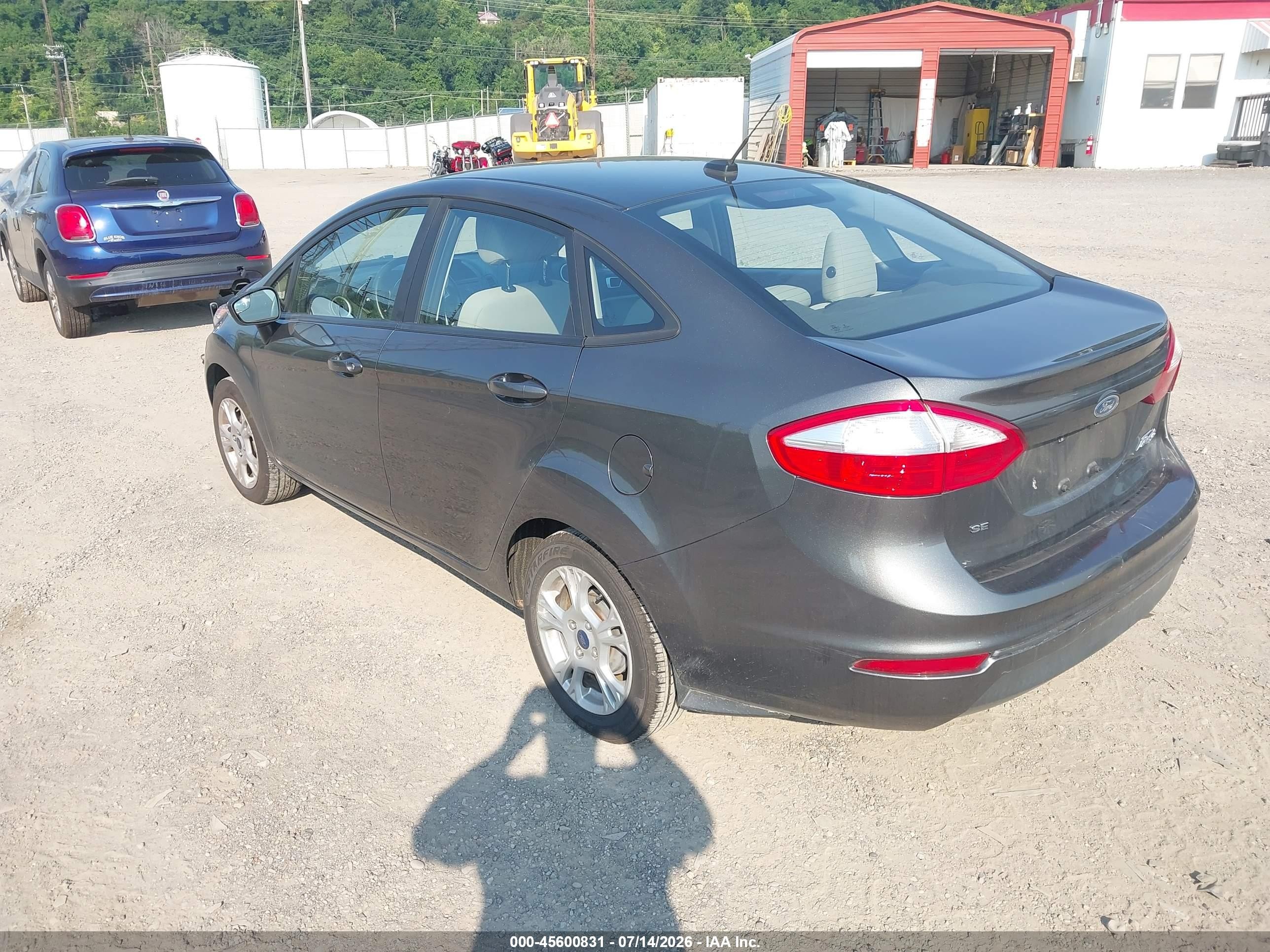2015 Ford Fiesta Se Серый vin: 3FADP4BJ5FM210745